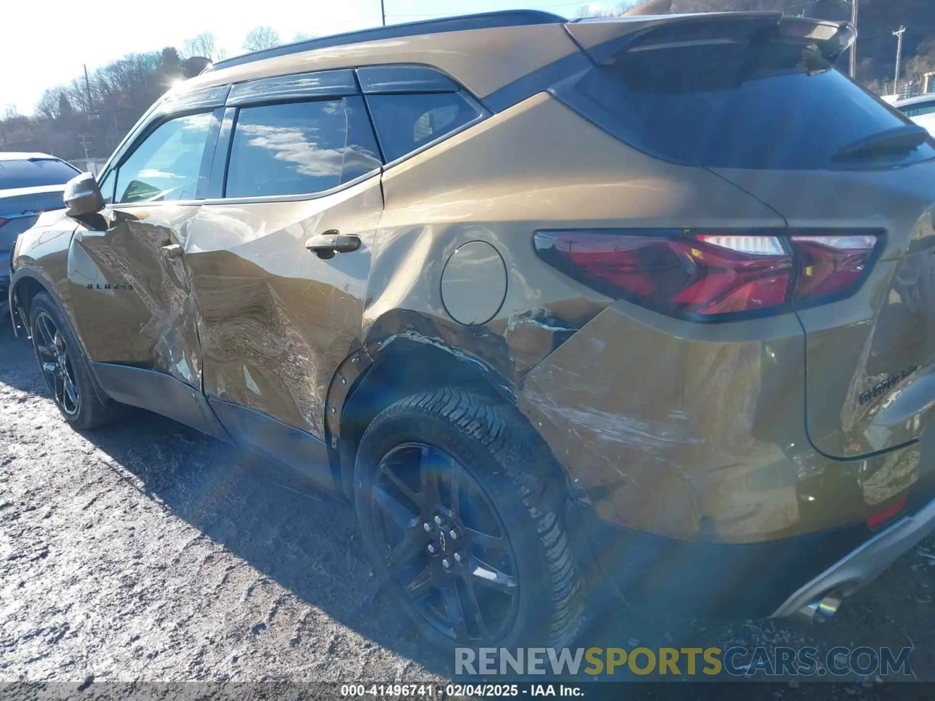 17 Photograph of a damaged car 3GNKBHRS2KS679049 CHEVROLET BLAZER 2019