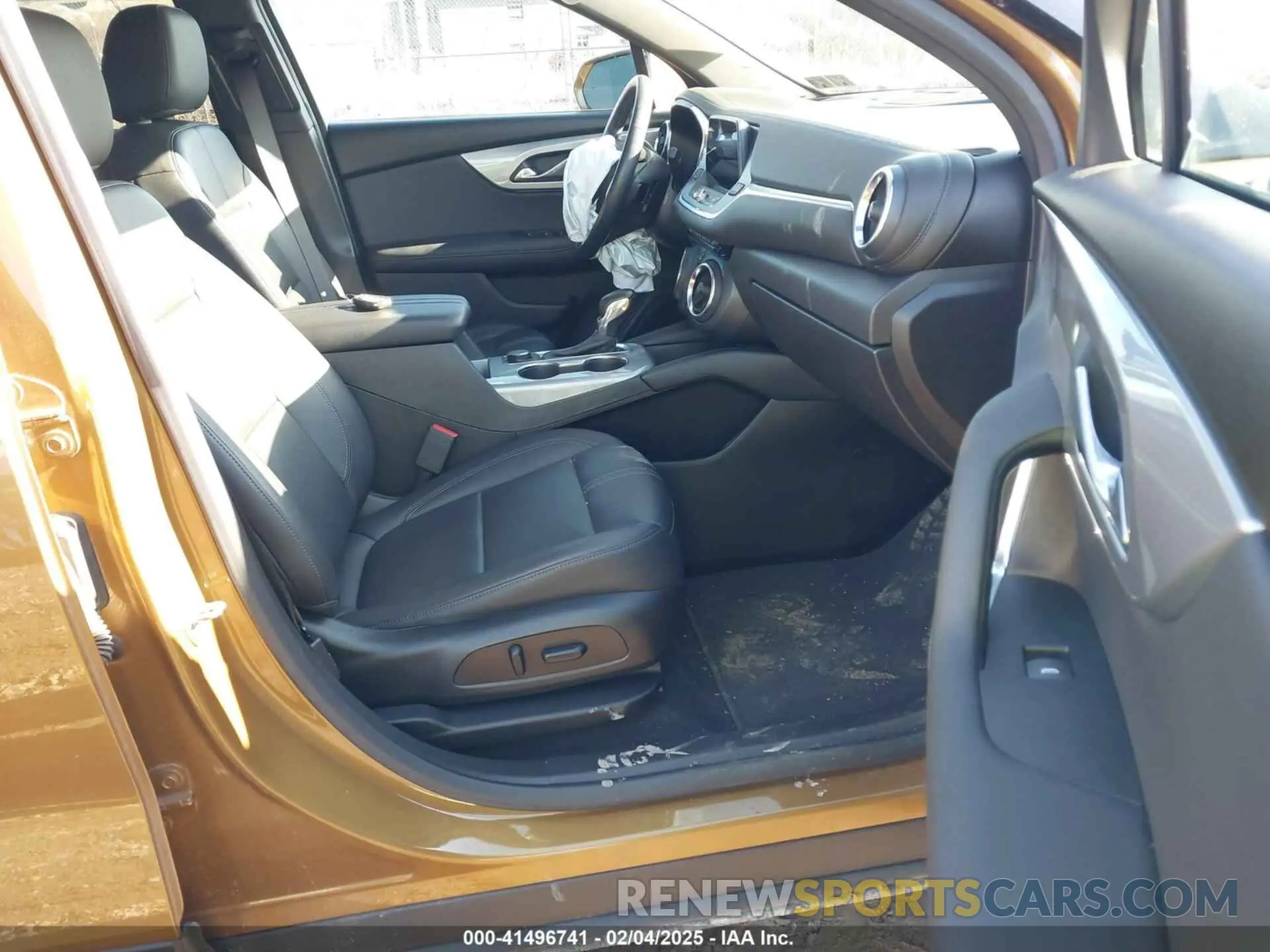 5 Photograph of a damaged car 3GNKBHRS2KS679049 CHEVROLET BLAZER 2019