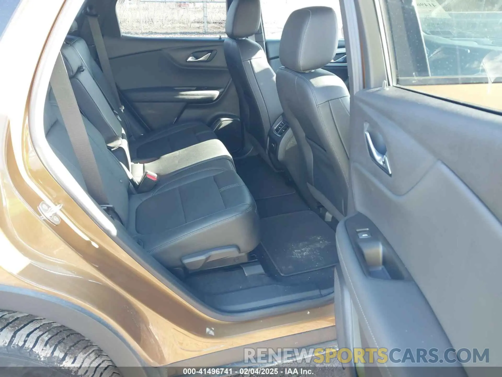 8 Photograph of a damaged car 3GNKBHRS2KS679049 CHEVROLET BLAZER 2019