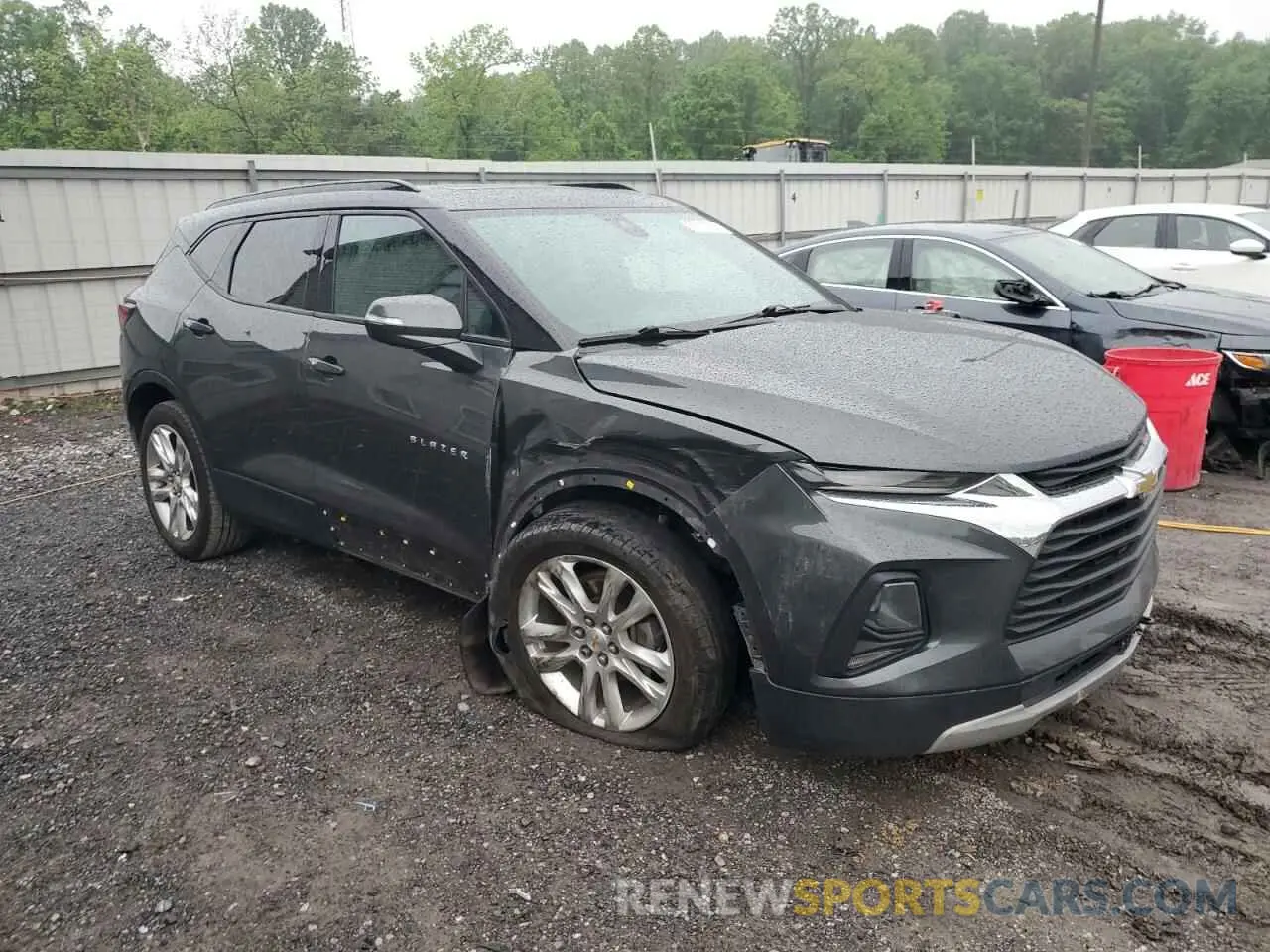 4 Photograph of a damaged car 3GNKBHRS6KS652985 CHEVROLET BLAZER 2019