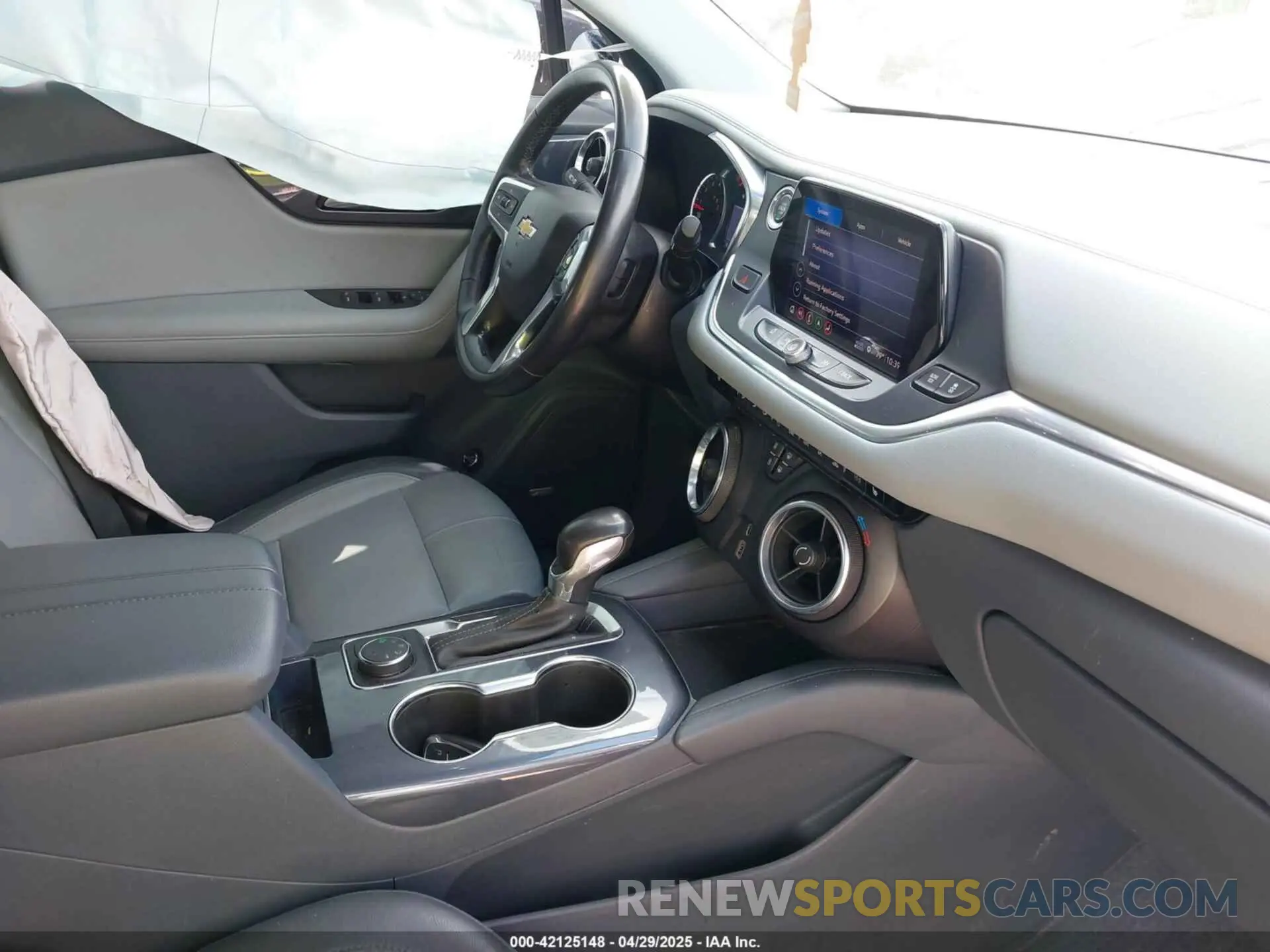 5 Photograph of a damaged car 3GNKBHRS6KS677627 CHEVROLET BLAZER 2019