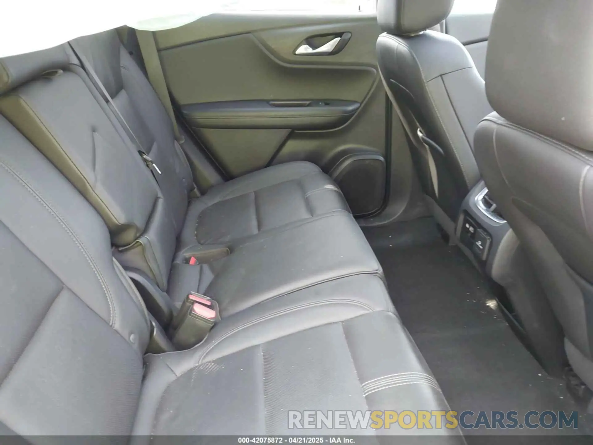 8 Photograph of a damaged car 3GNKBHRSXKS591317 CHEVROLET BLAZER 2019