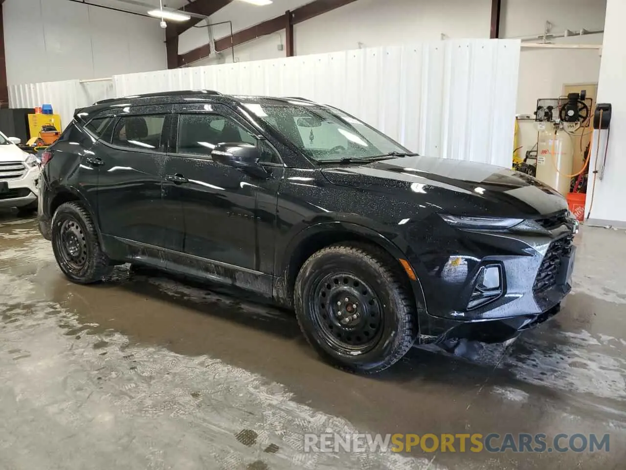 4 Photograph of a damaged car 3GNKBJRS1KS685433 CHEVROLET BLAZER 2019