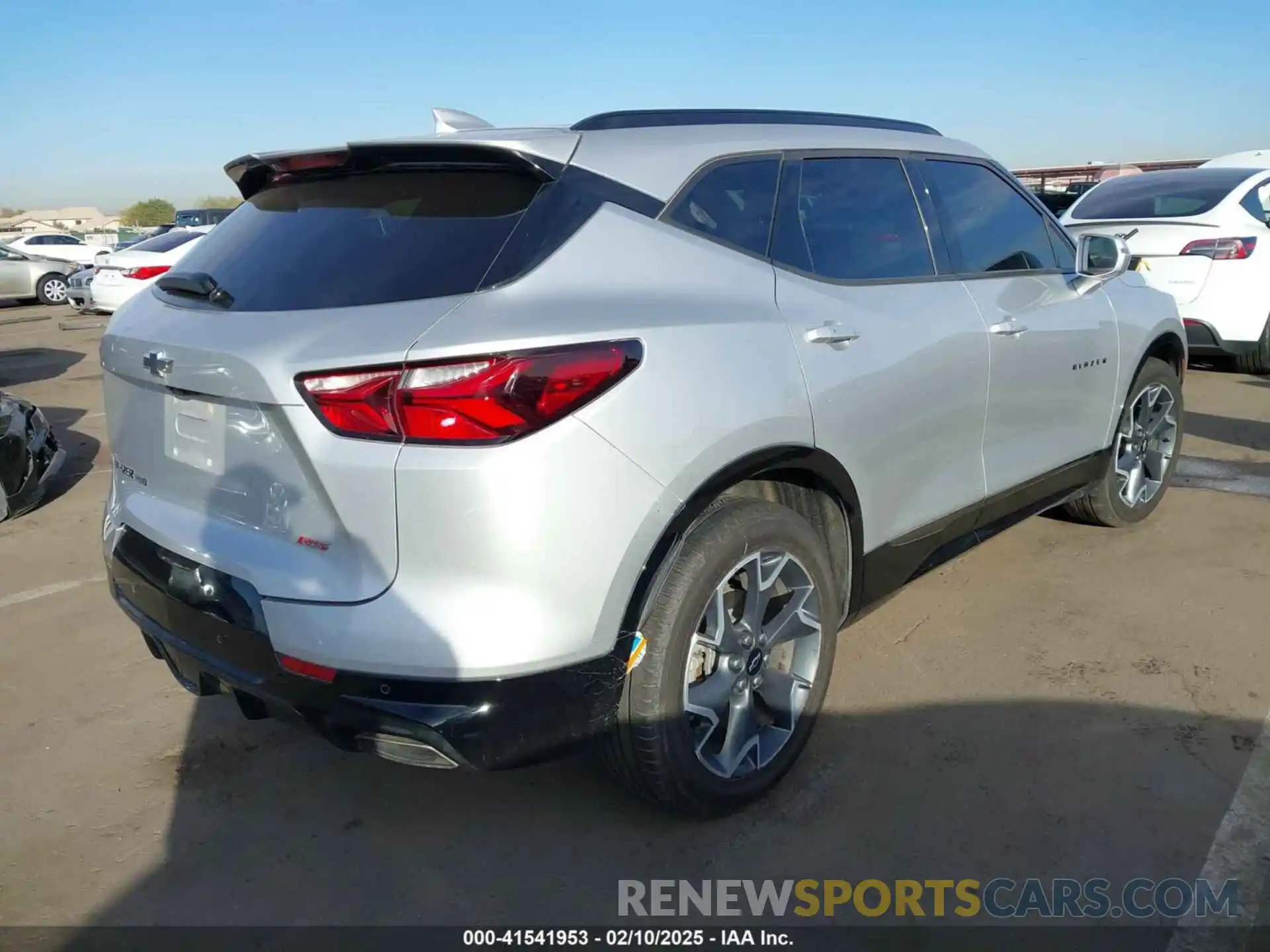 4 Photograph of a damaged car 3GNKBJRS7KS620778 CHEVROLET BLAZER 2019