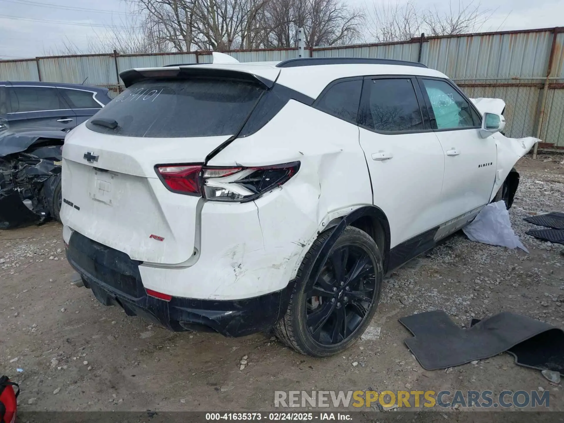 4 Photograph of a damaged car 3GNKBJRSXKS639101 CHEVROLET BLAZER 2019