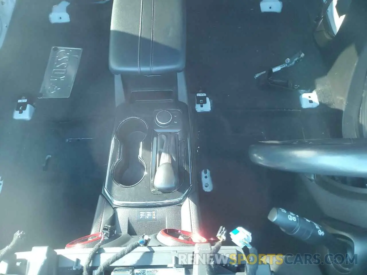 10 Photograph of a damaged car 3GNKBJRSXKS661583 CHEVROLET BLAZER 2019