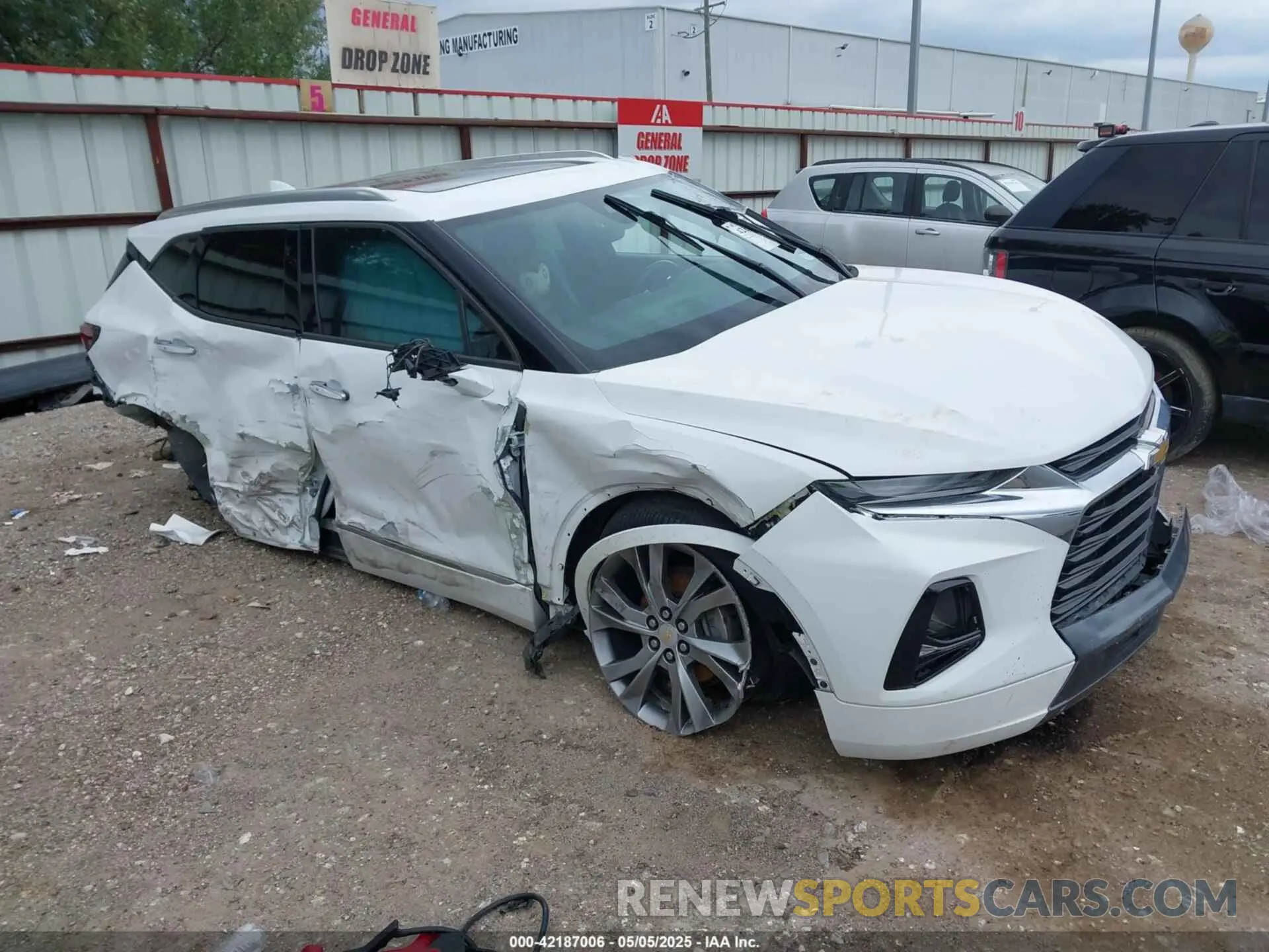 1 Photograph of a damaged car 3GNKBKRS1KS577836 CHEVROLET BLAZER 2019