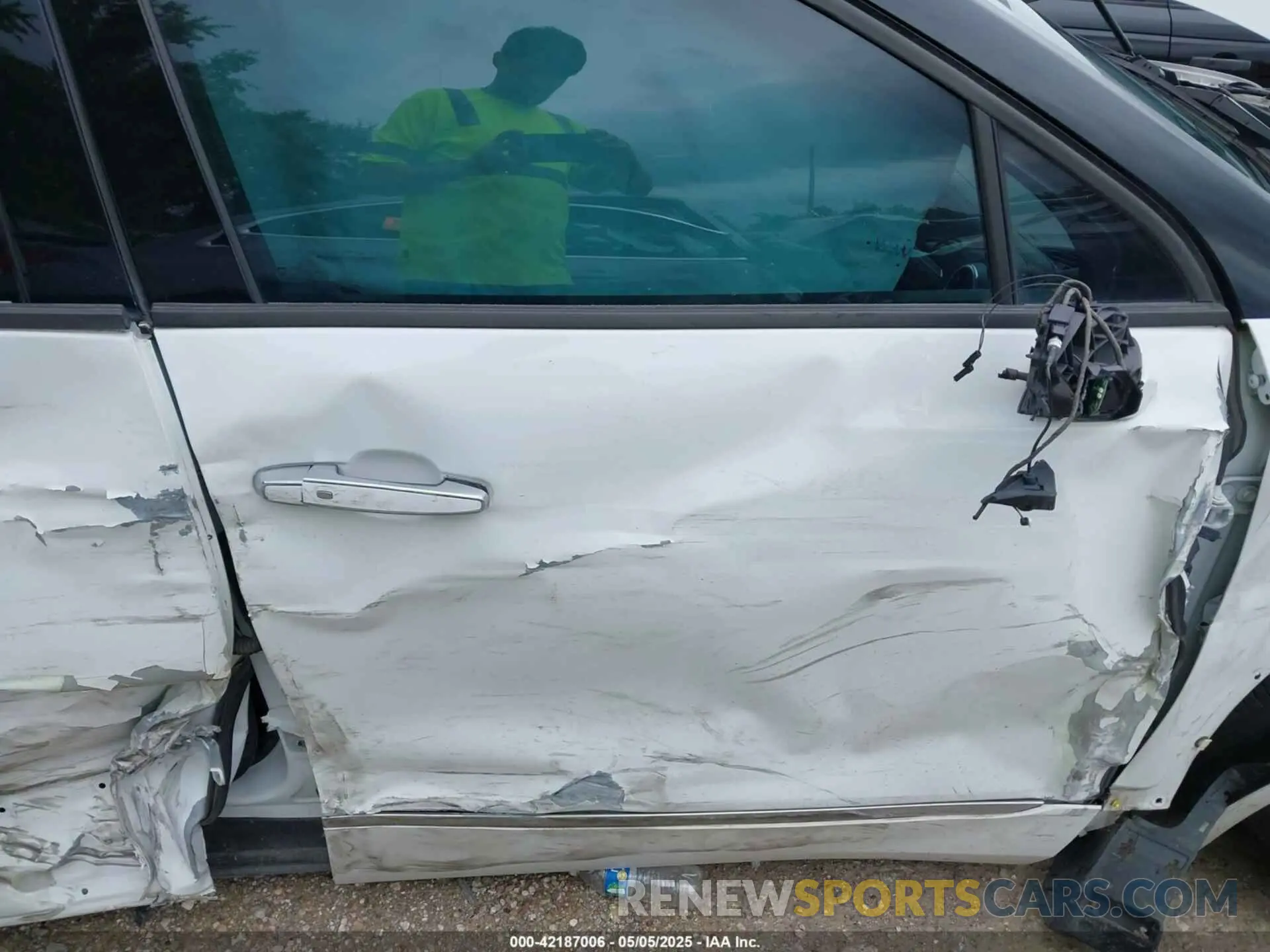 20 Photograph of a damaged car 3GNKBKRS1KS577836 CHEVROLET BLAZER 2019