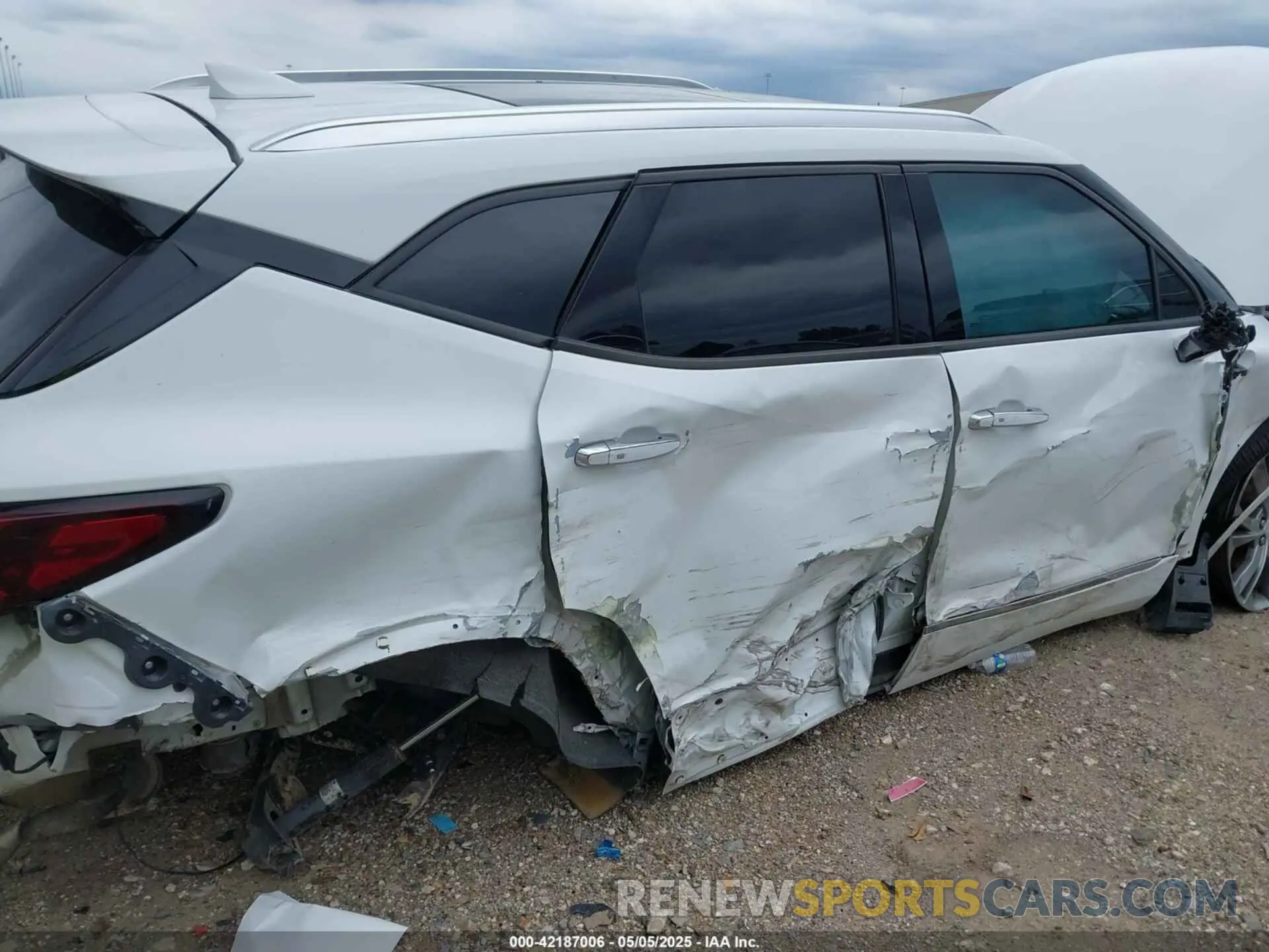 21 Photograph of a damaged car 3GNKBKRS1KS577836 CHEVROLET BLAZER 2019