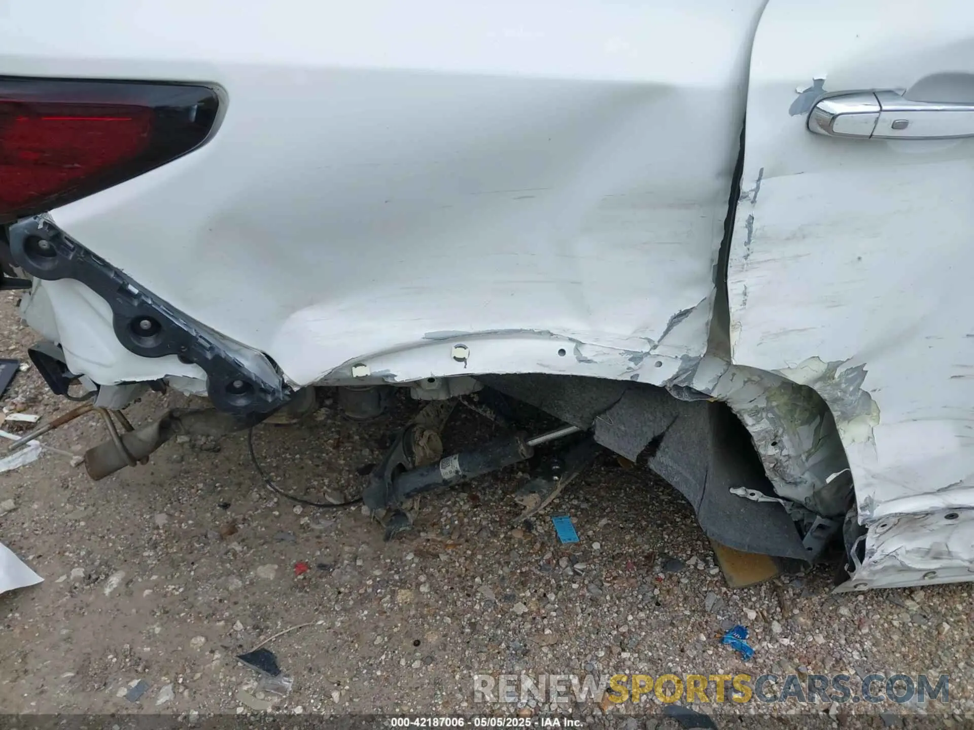 22 Photograph of a damaged car 3GNKBKRS1KS577836 CHEVROLET BLAZER 2019