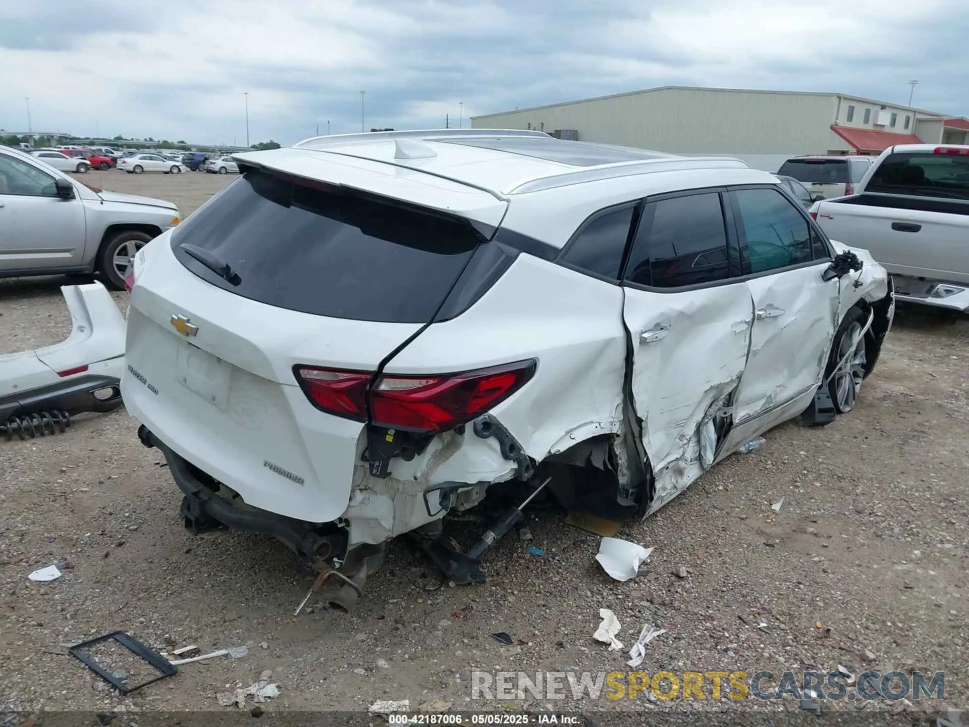 4 Photograph of a damaged car 3GNKBKRS1KS577836 CHEVROLET BLAZER 2019