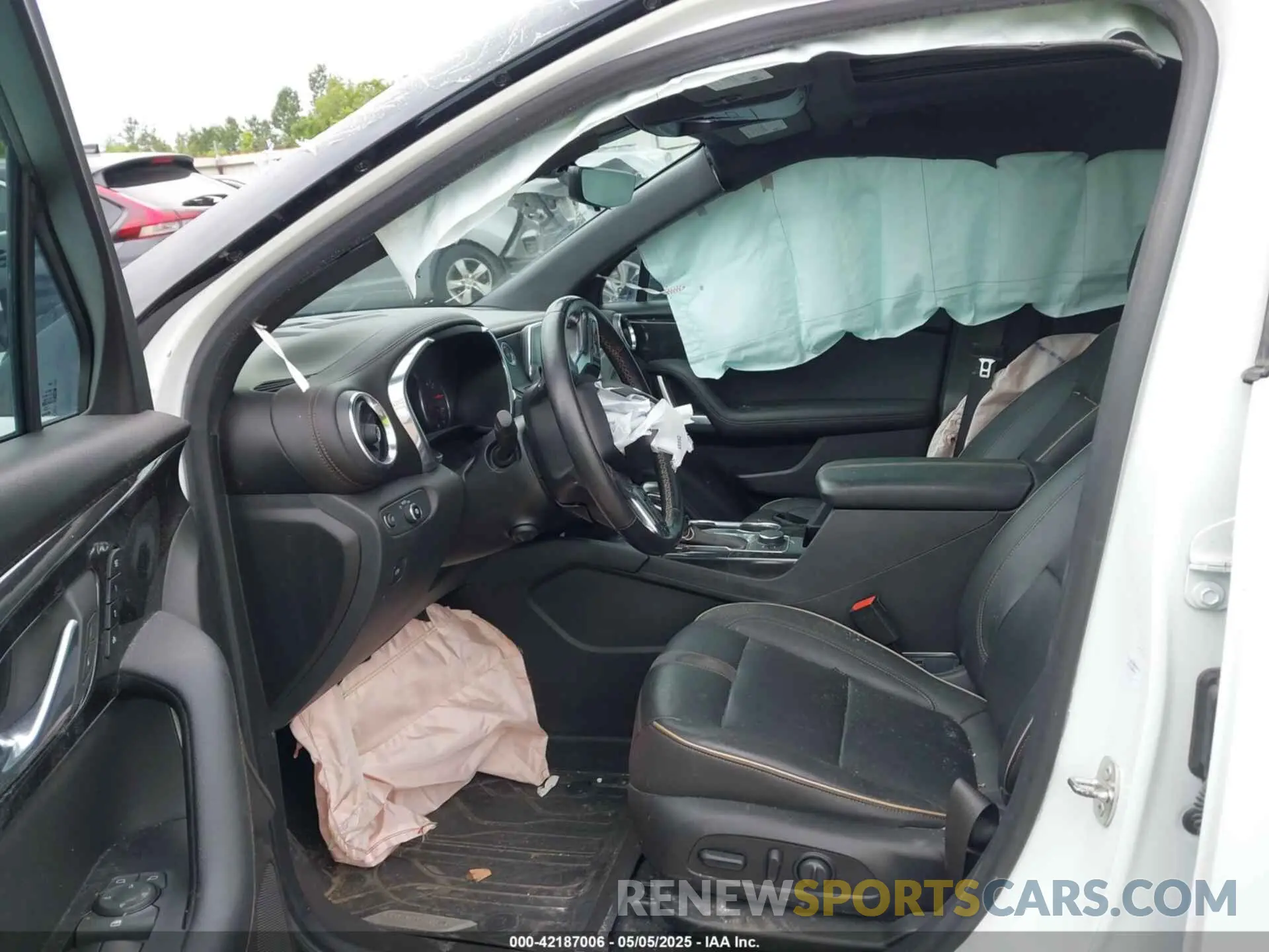 5 Photograph of a damaged car 3GNKBKRS1KS577836 CHEVROLET BLAZER 2019