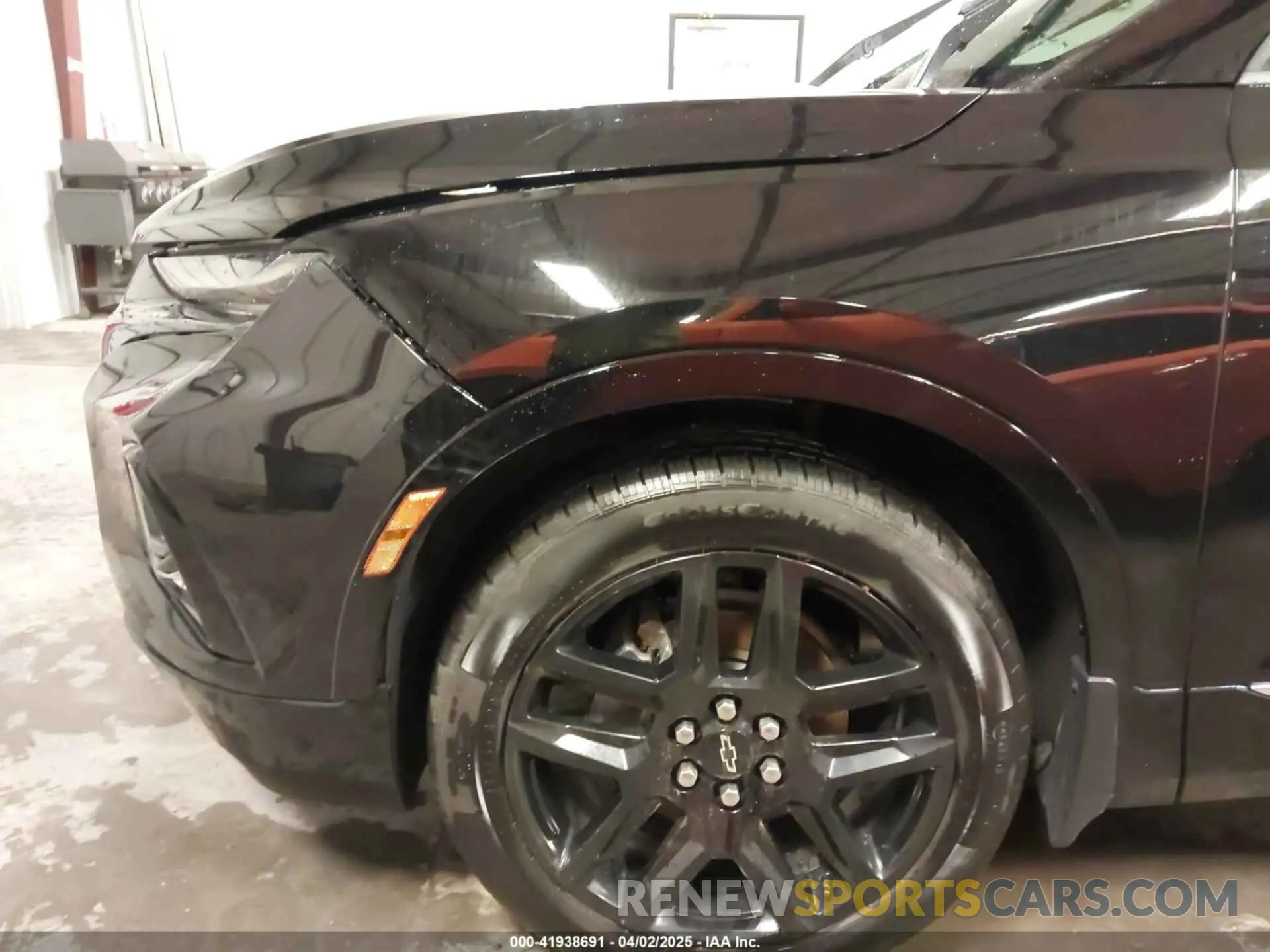 18 Photograph of a damaged car 3GNKBKRS2KS669067 CHEVROLET BLAZER 2019