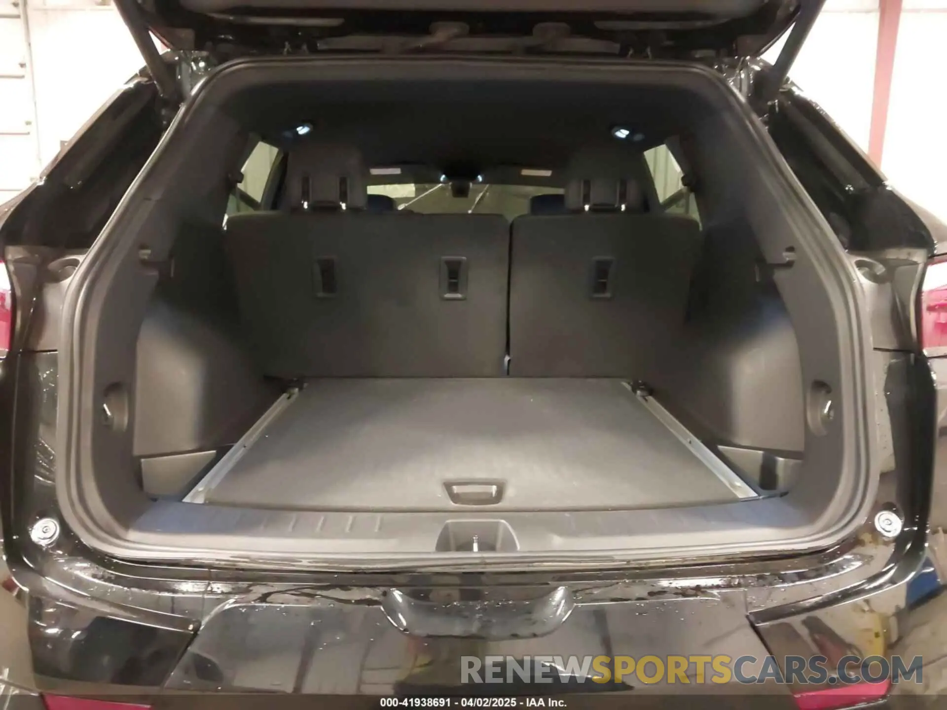 19 Photograph of a damaged car 3GNKBKRS2KS669067 CHEVROLET BLAZER 2019