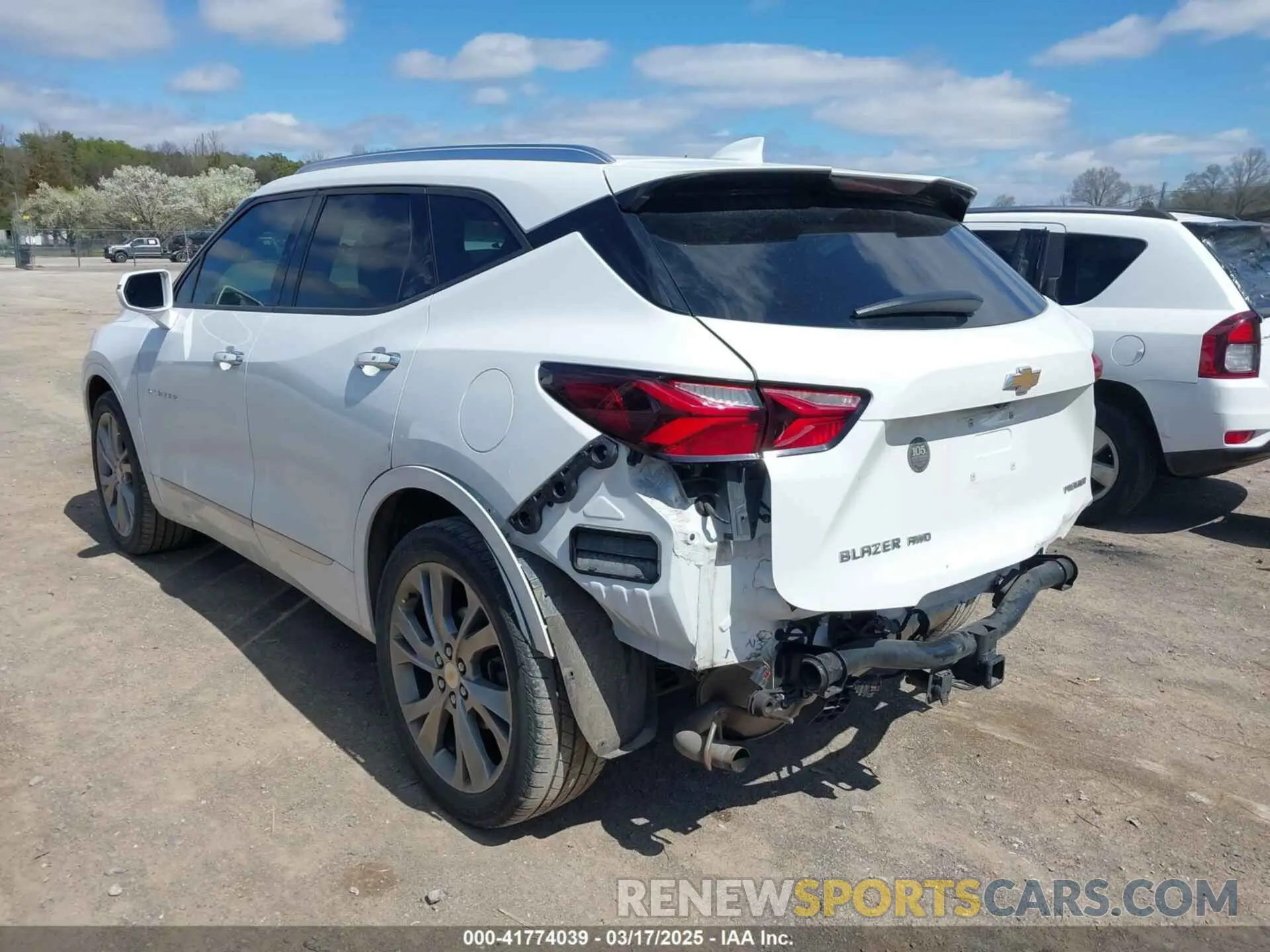 3 Photograph of a damaged car 3GNKBKRS3KS701640 CHEVROLET BLAZER 2019