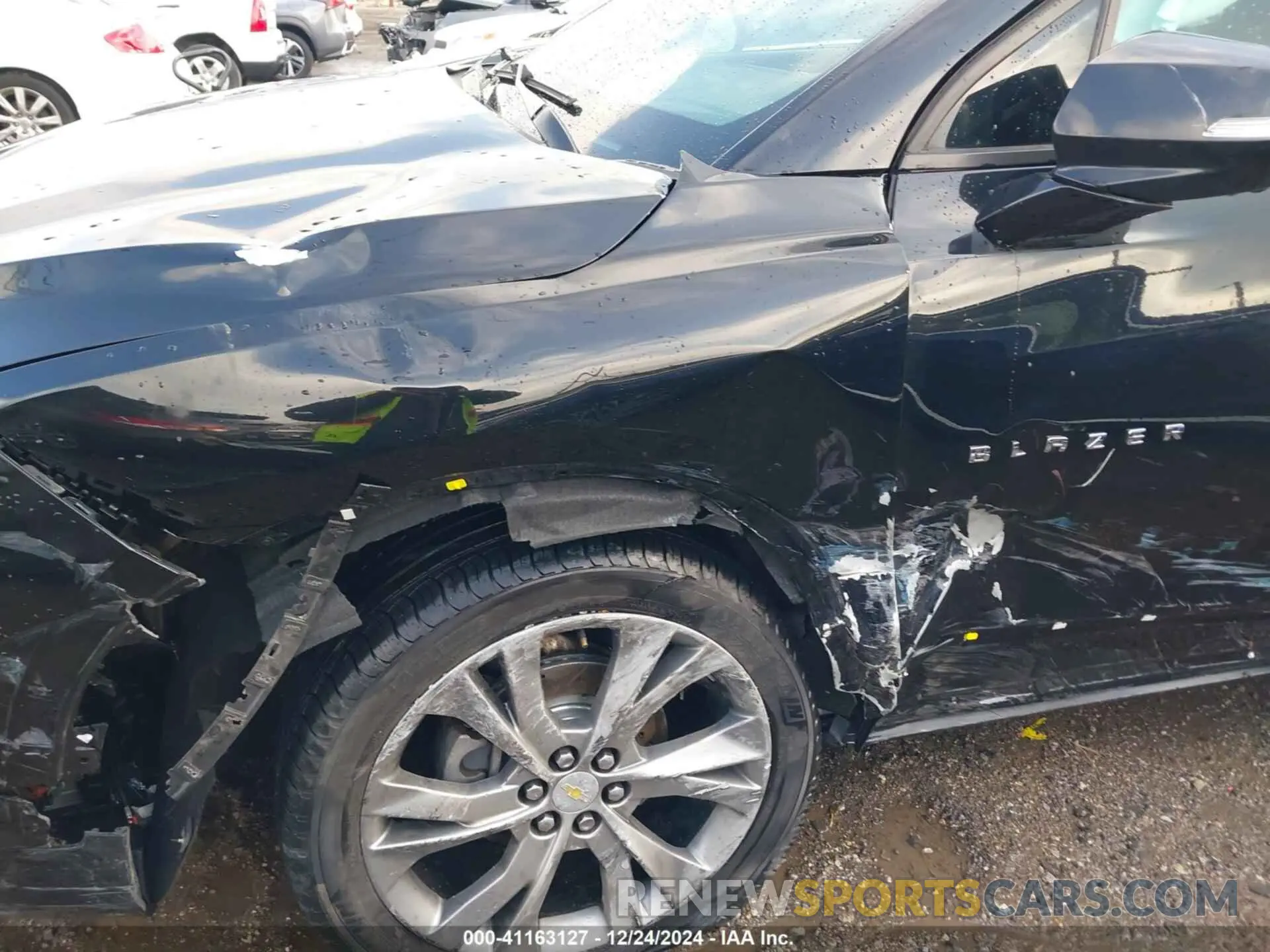 17 Photograph of a damaged car 3GNKBKRS8KS697942 CHEVROLET BLAZER 2019