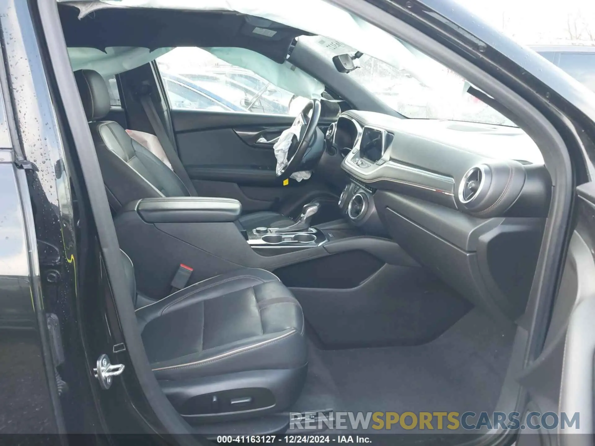 5 Photograph of a damaged car 3GNKBKRS8KS697942 CHEVROLET BLAZER 2019