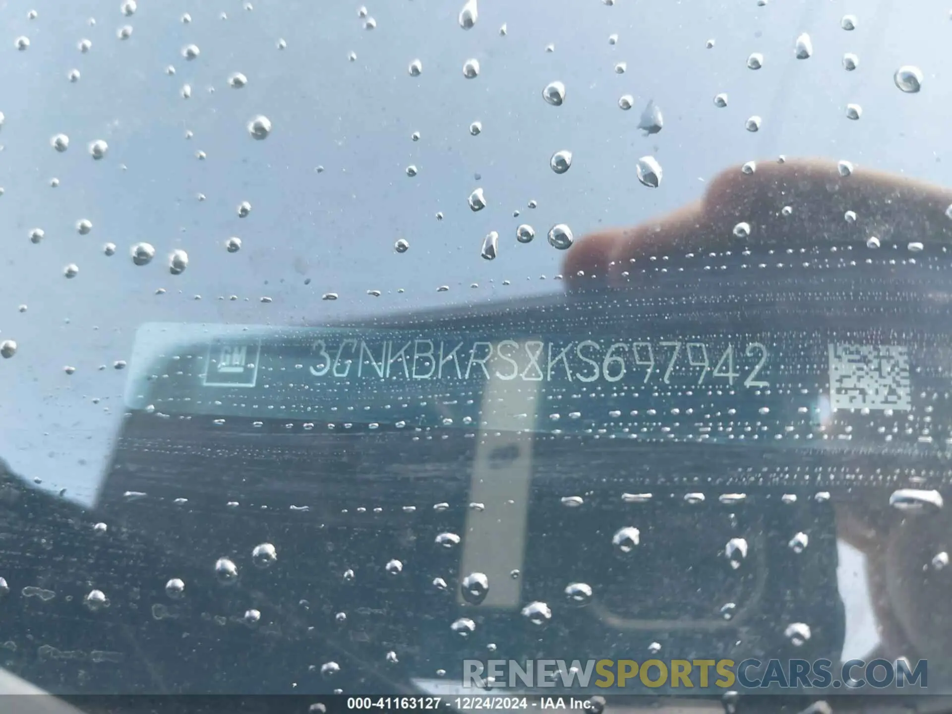 9 Photograph of a damaged car 3GNKBKRS8KS697942 CHEVROLET BLAZER 2019