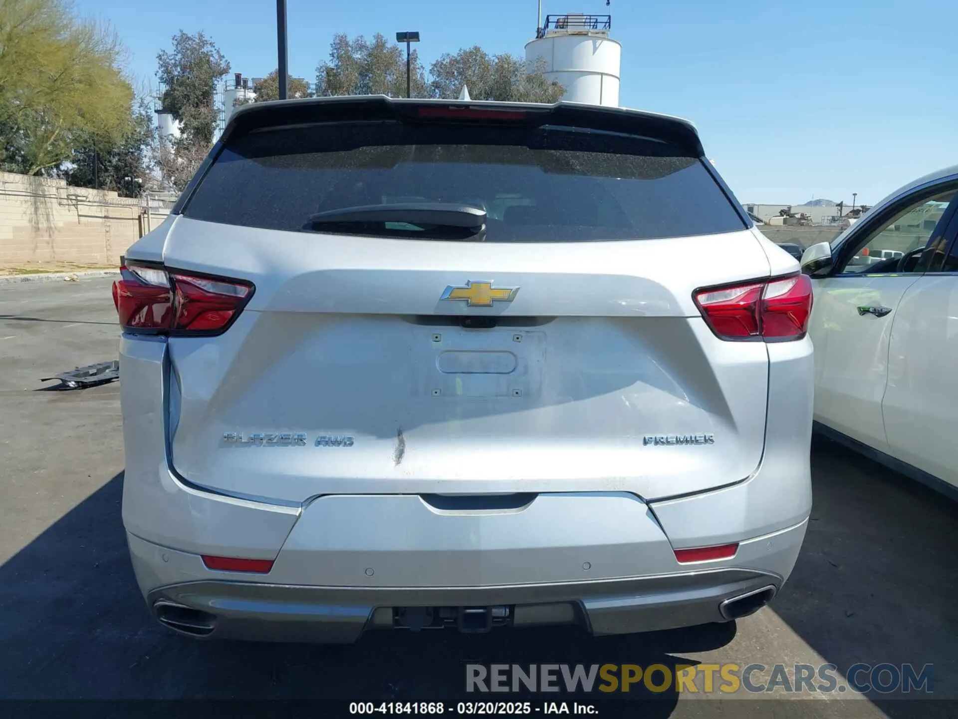 17 Photograph of a damaged car 3GNKBKRSXKS623194 CHEVROLET BLAZER 2019