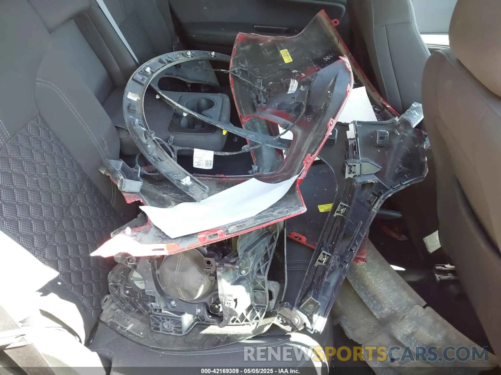 12 Photograph of a damaged car 3GNKBBRA0LS589890 CHEVROLET BLAZER 2020