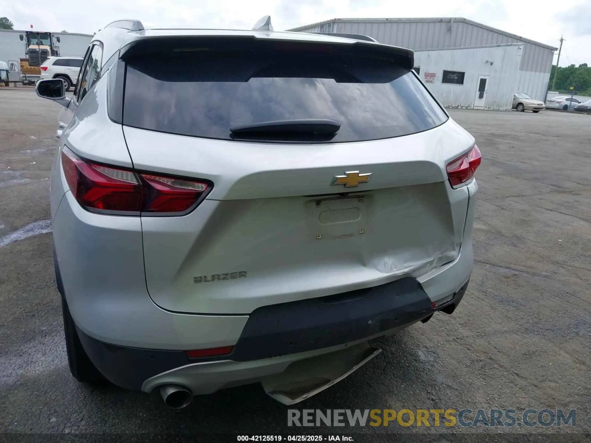 6 Photograph of a damaged car 3GNKBBRA0LS717044 CHEVROLET BLAZER 2020