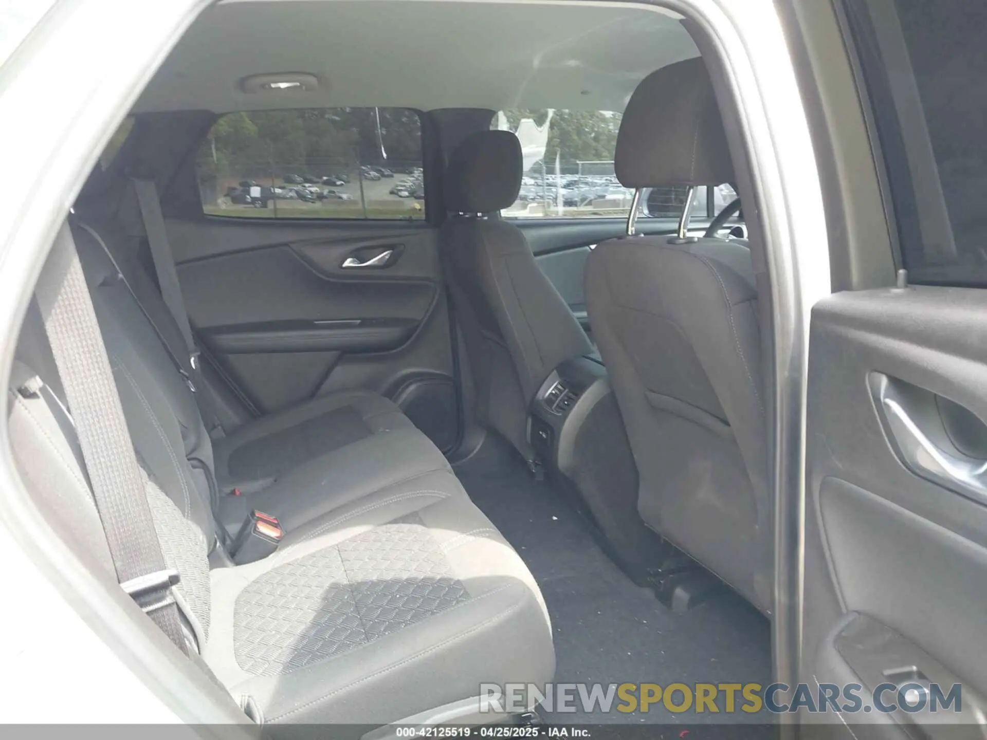 8 Photograph of a damaged car 3GNKBBRA0LS717044 CHEVROLET BLAZER 2020