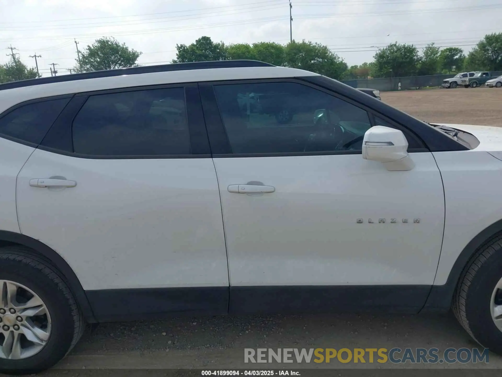 13 Photograph of a damaged car 3GNKBBRA1LS547373 CHEVROLET BLAZER 2020