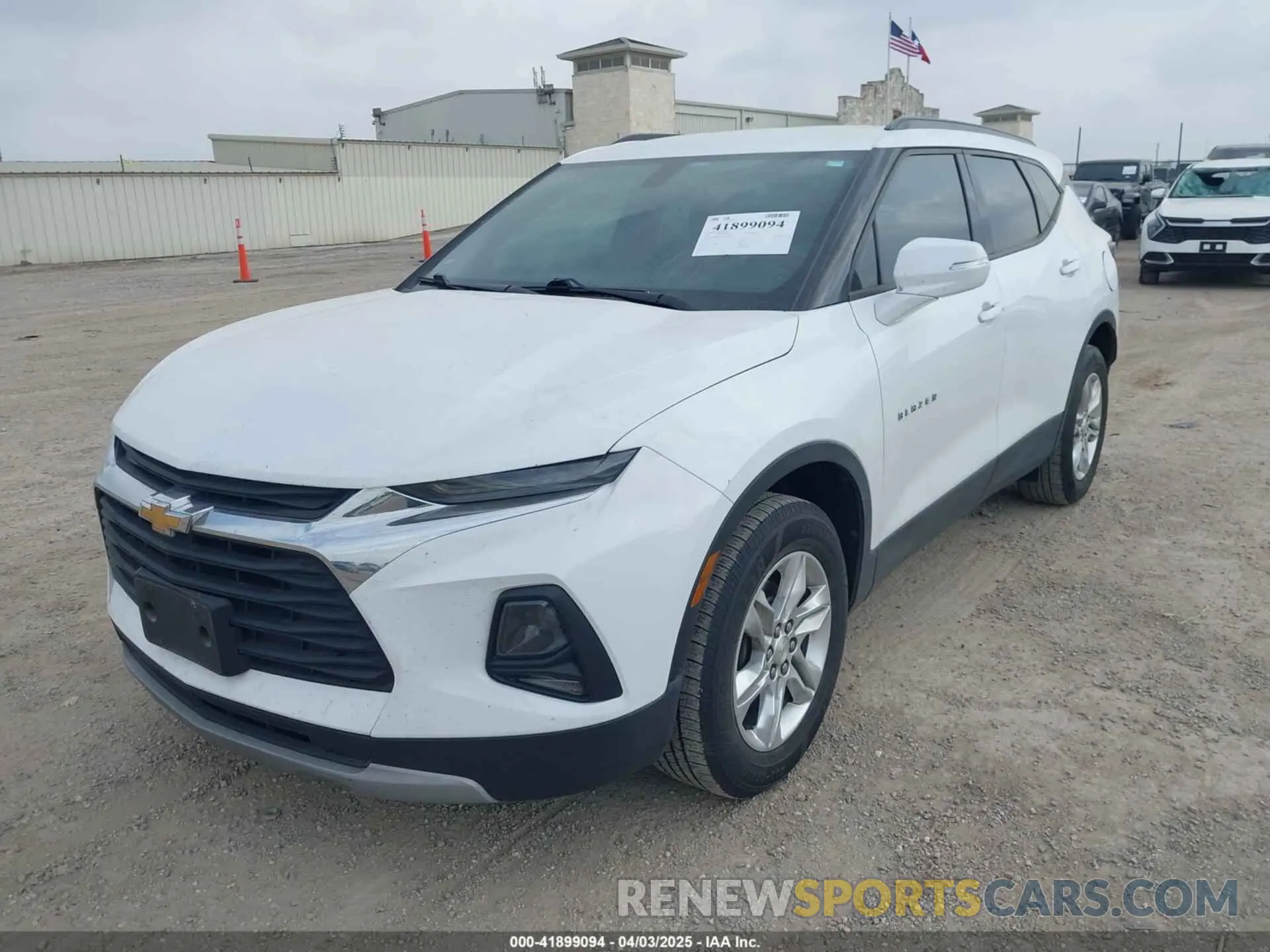 2 Photograph of a damaged car 3GNKBBRA1LS547373 CHEVROLET BLAZER 2020