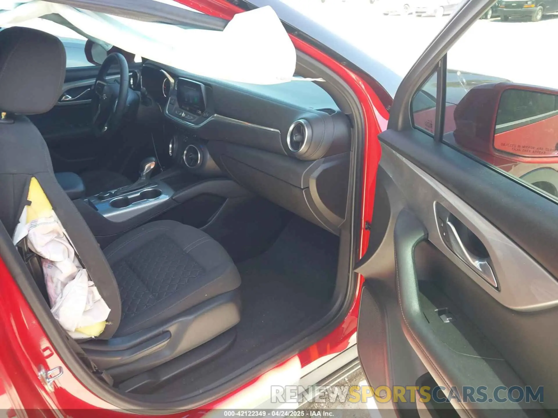 5 Photograph of a damaged car 3GNKBBRA1LS669618 CHEVROLET BLAZER 2020