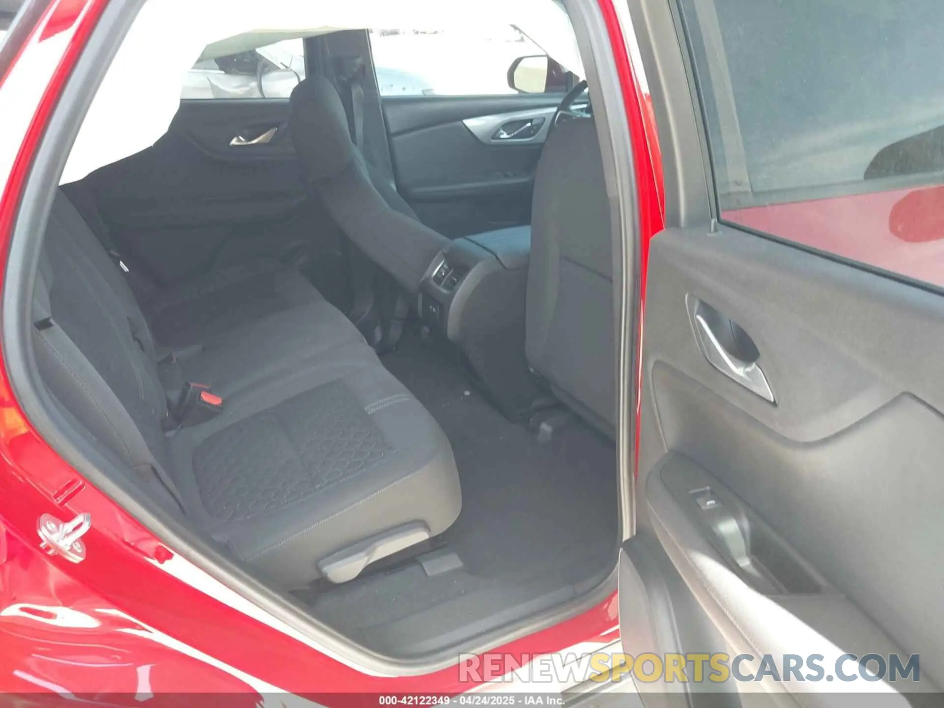 8 Photograph of a damaged car 3GNKBBRA1LS669618 CHEVROLET BLAZER 2020