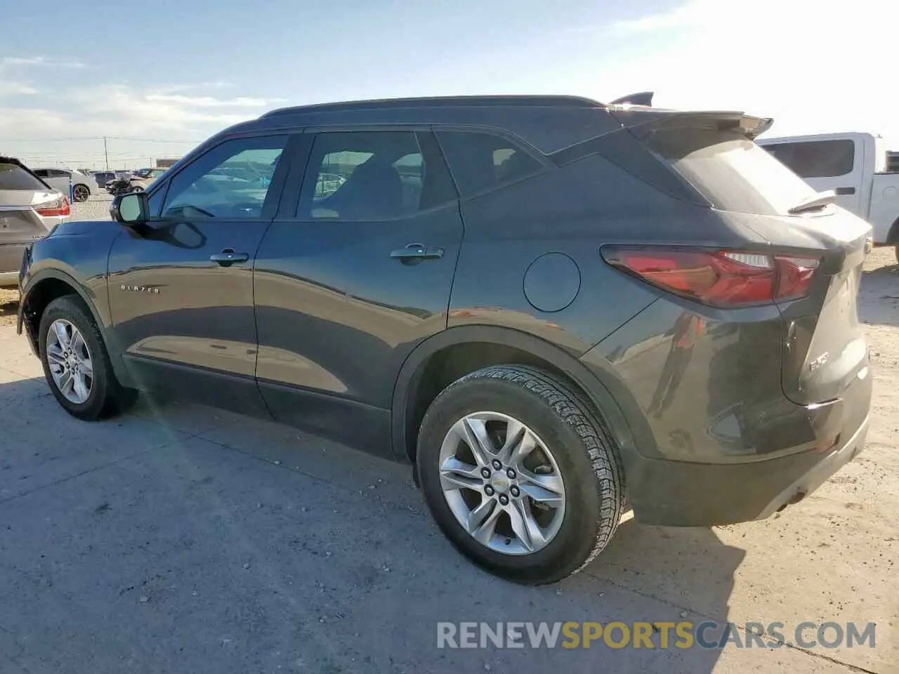 2 Photograph of a damaged car 3GNKBBRA2LS537967 CHEVROLET BLAZER 2020