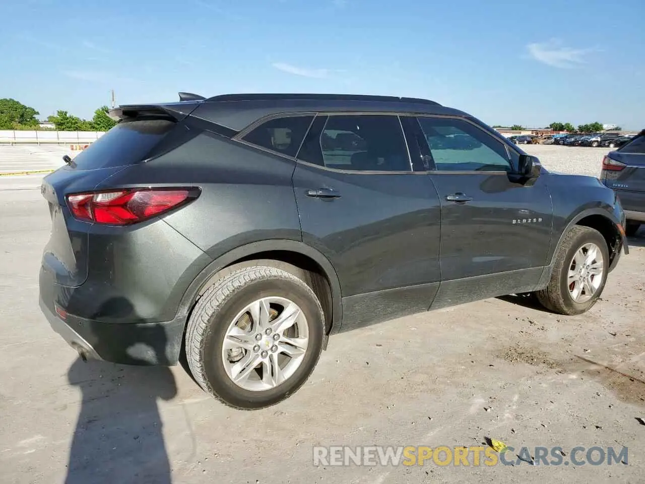 3 Photograph of a damaged car 3GNKBBRA2LS537967 CHEVROLET BLAZER 2020