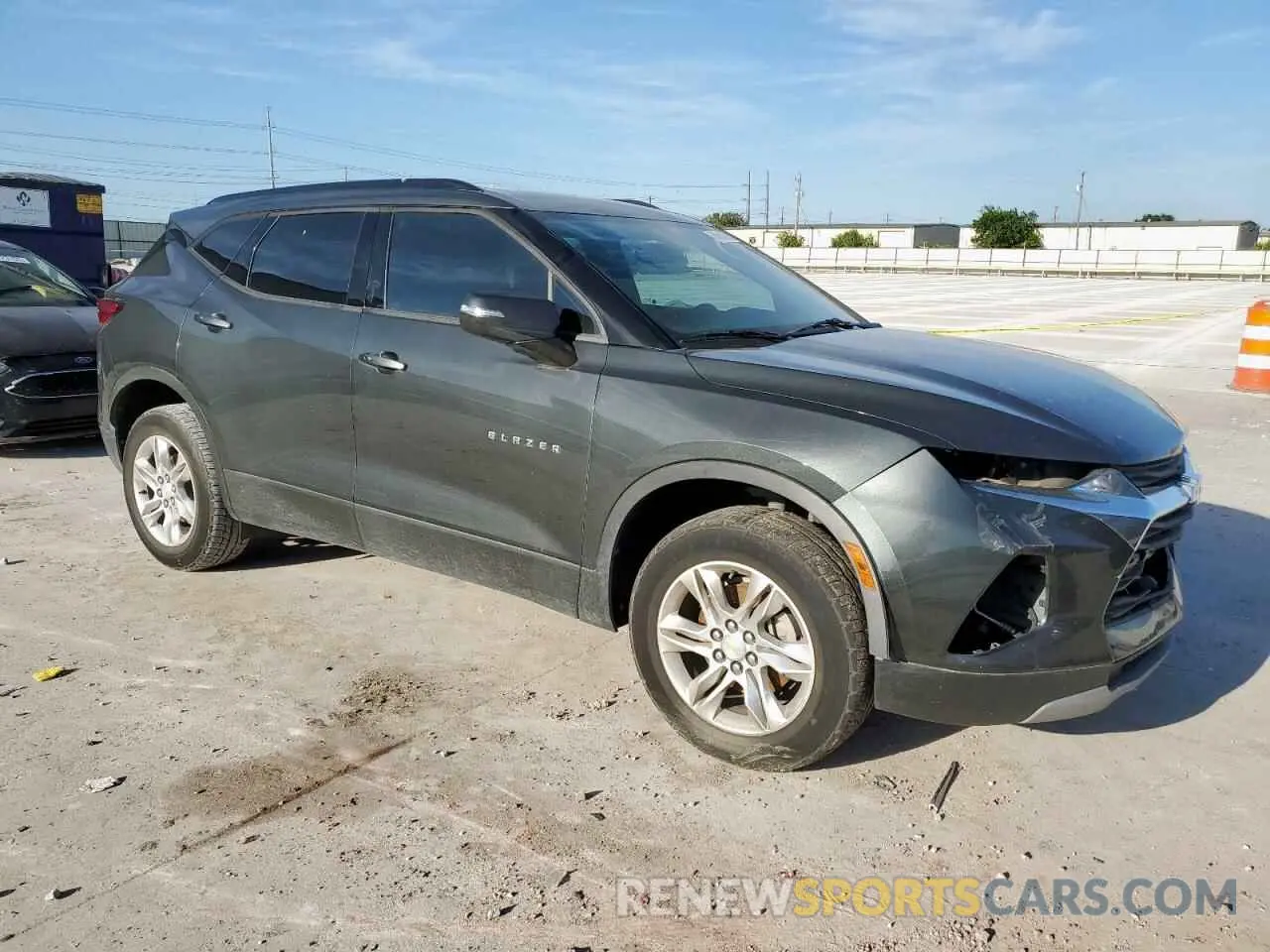 4 Photograph of a damaged car 3GNKBBRA2LS537967 CHEVROLET BLAZER 2020