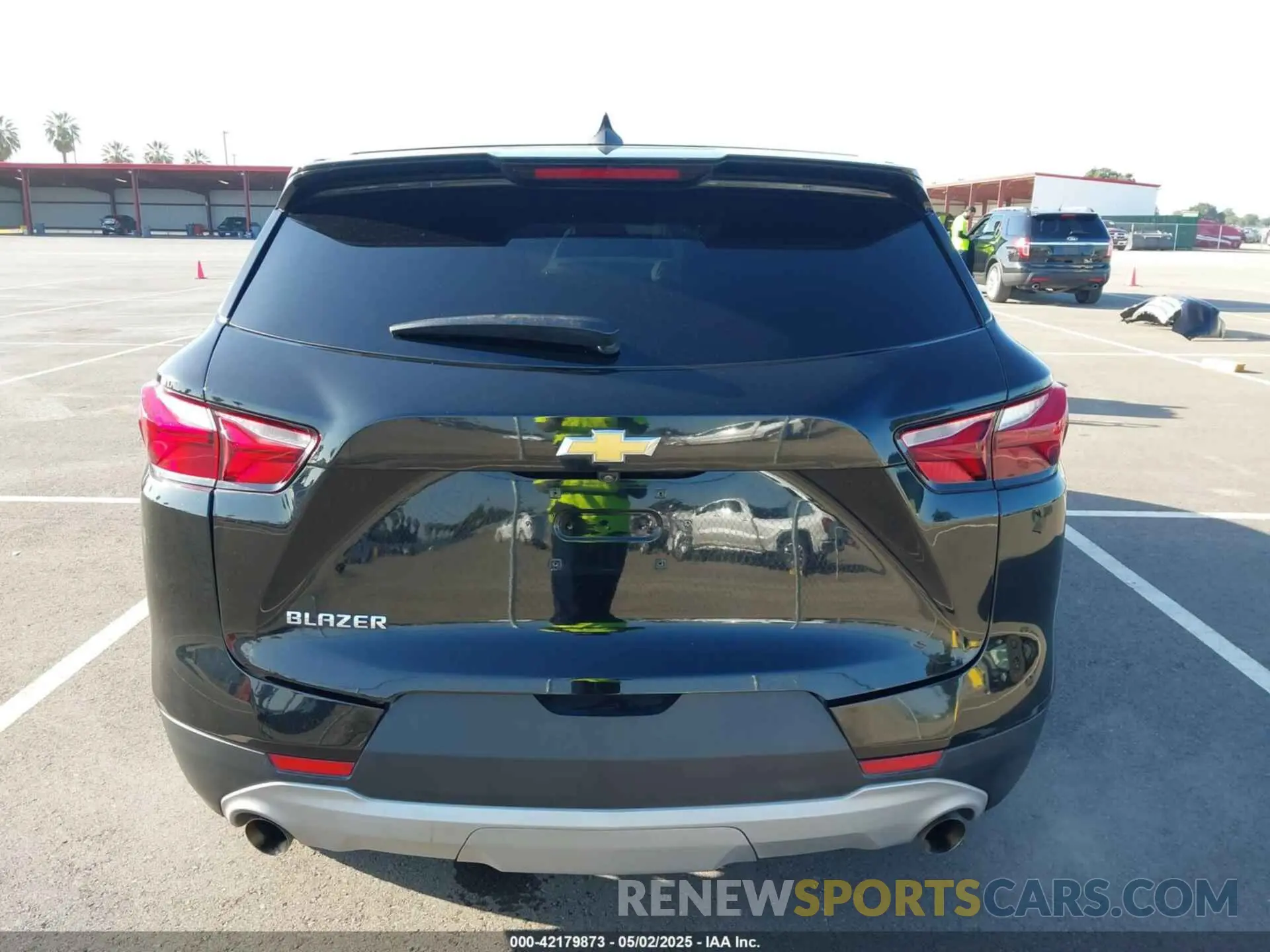 17 Photograph of a damaged car 3GNKBBRA2LS695256 CHEVROLET BLAZER 2020