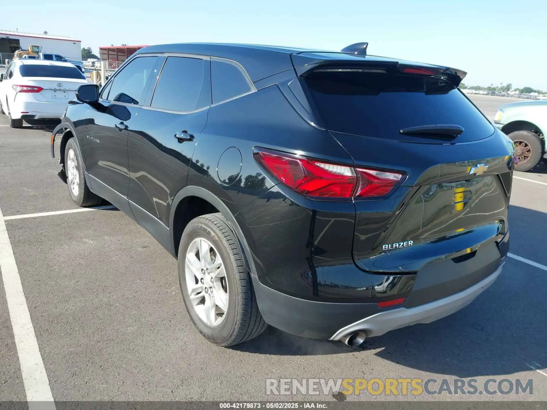 3 Photograph of a damaged car 3GNKBBRA2LS695256 CHEVROLET BLAZER 2020