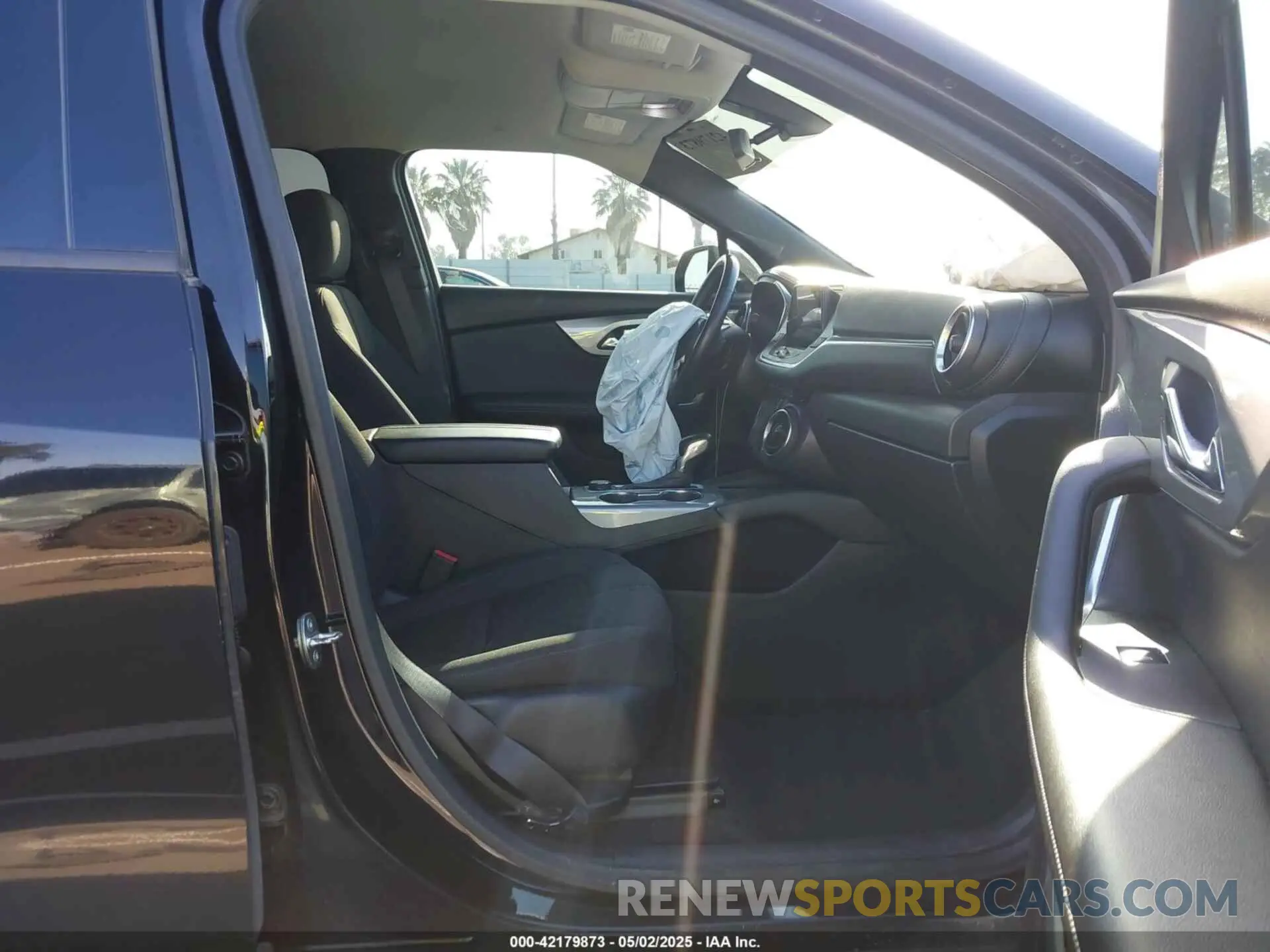5 Photograph of a damaged car 3GNKBBRA2LS695256 CHEVROLET BLAZER 2020