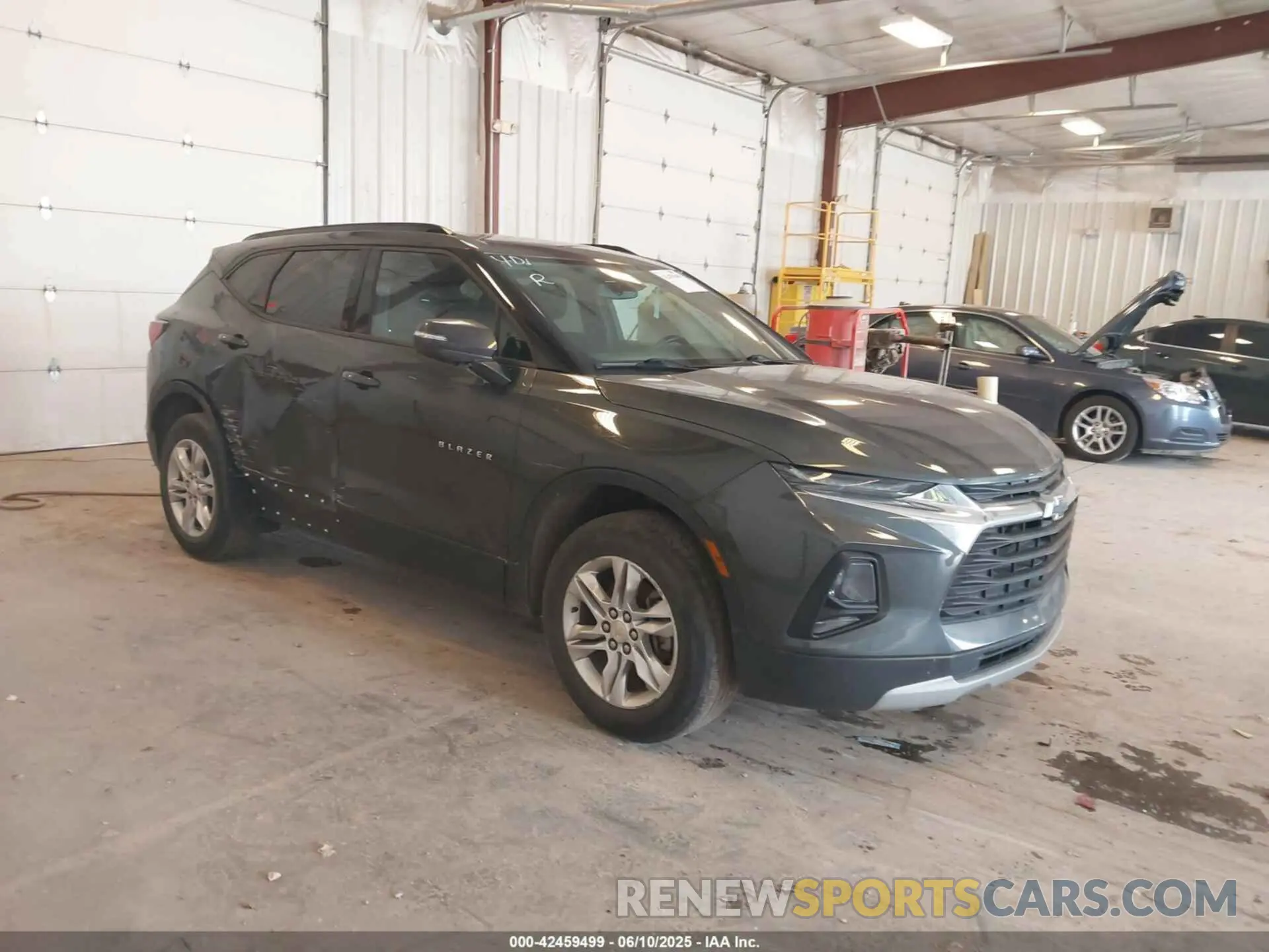 1 Photograph of a damaged car 3GNKBBRA3LS536424 CHEVROLET BLAZER 2020