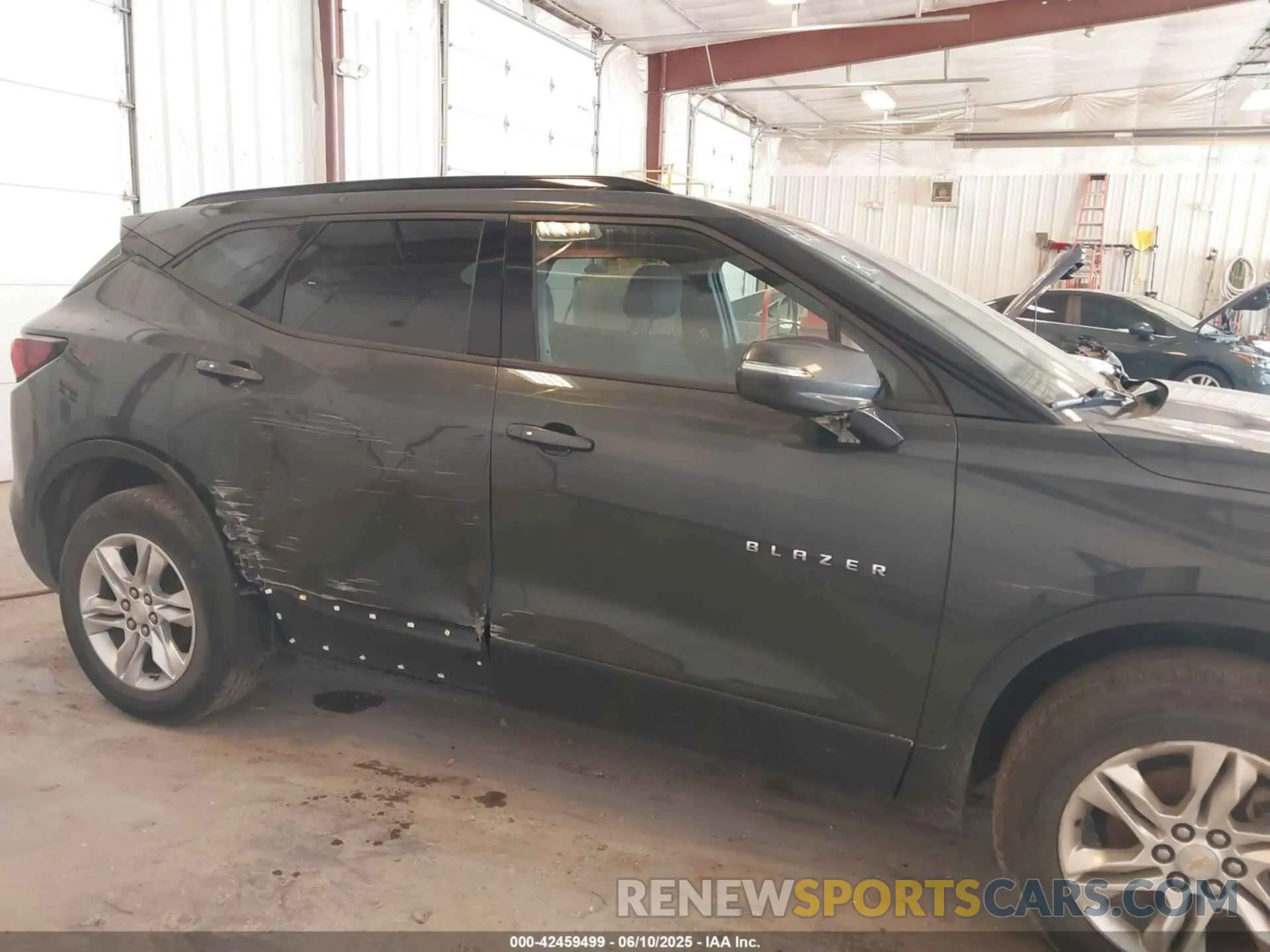 6 Photograph of a damaged car 3GNKBBRA3LS536424 CHEVROLET BLAZER 2020
