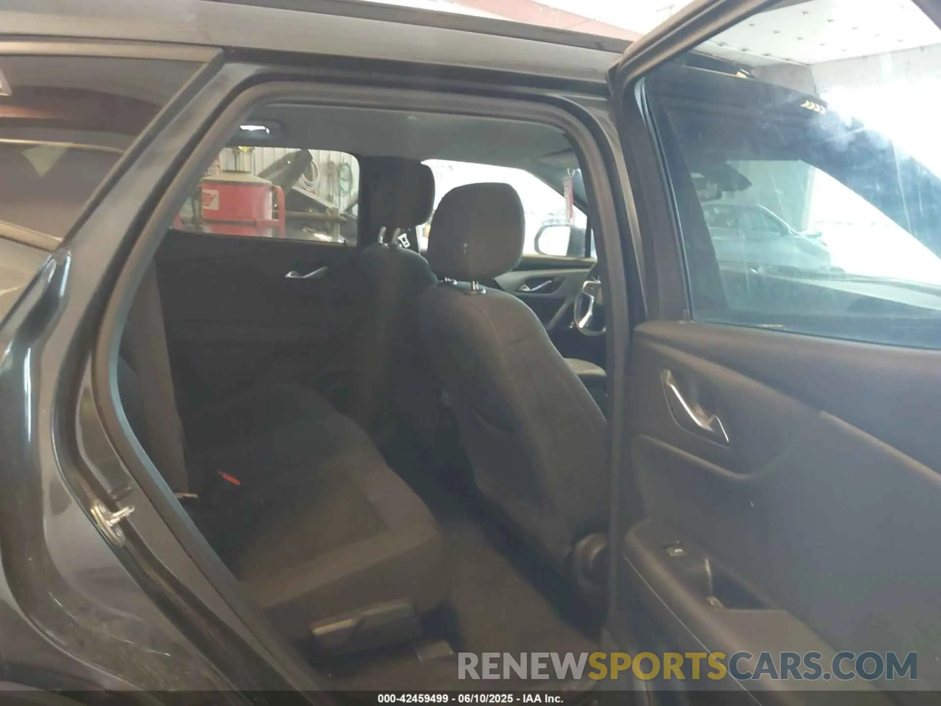 8 Photograph of a damaged car 3GNKBBRA3LS536424 CHEVROLET BLAZER 2020