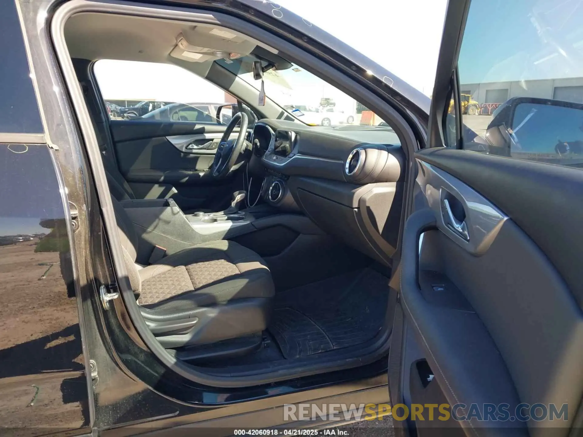 5 Photograph of a damaged car 3GNKBBRA3LS596803 CHEVROLET BLAZER 2020