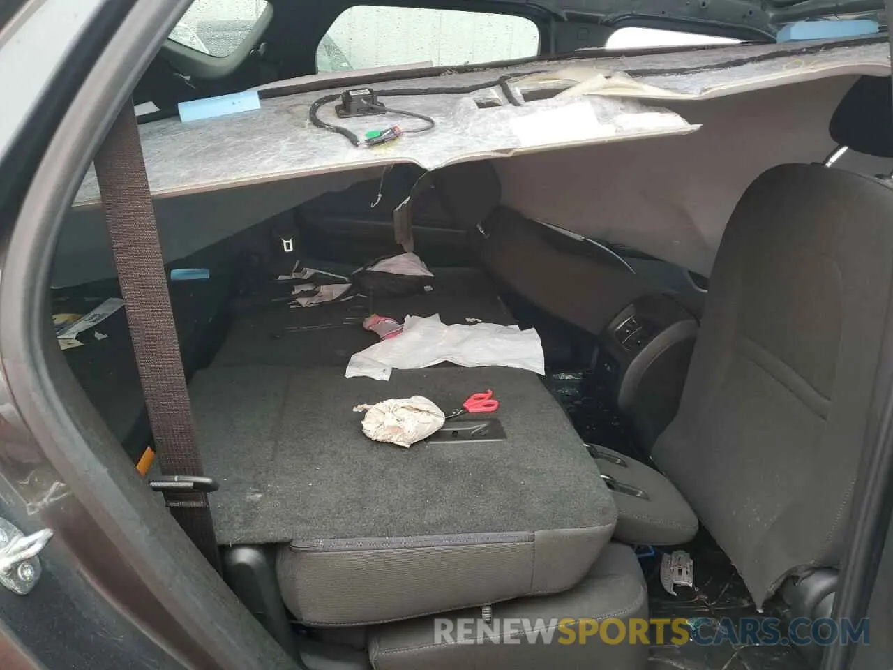 10 Photograph of a damaged car 3GNKBBRA3LS663819 CHEVROLET BLAZER 2020