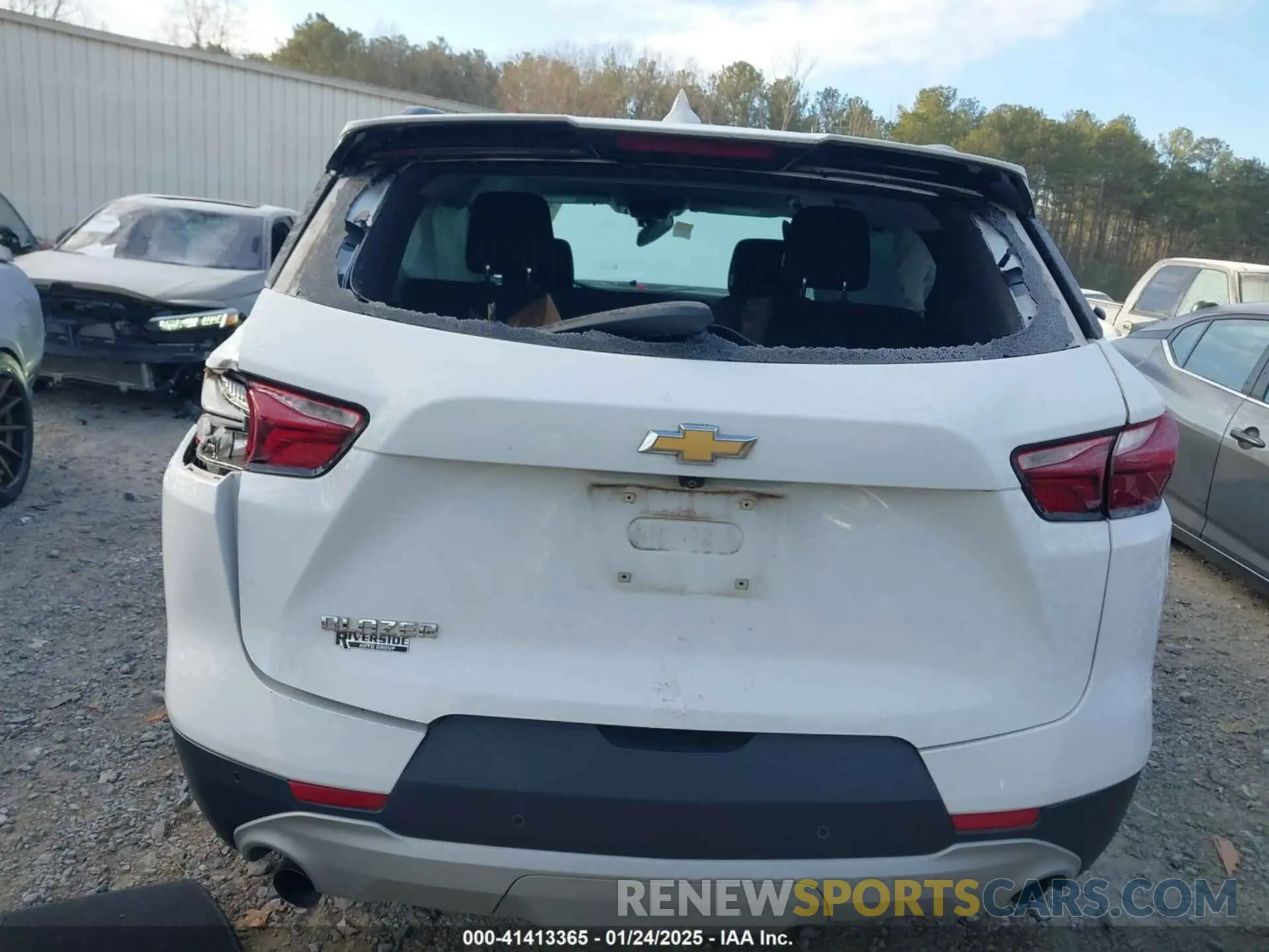 15 Photograph of a damaged car 3GNKBBRA4LS589567 CHEVROLET BLAZER 2020