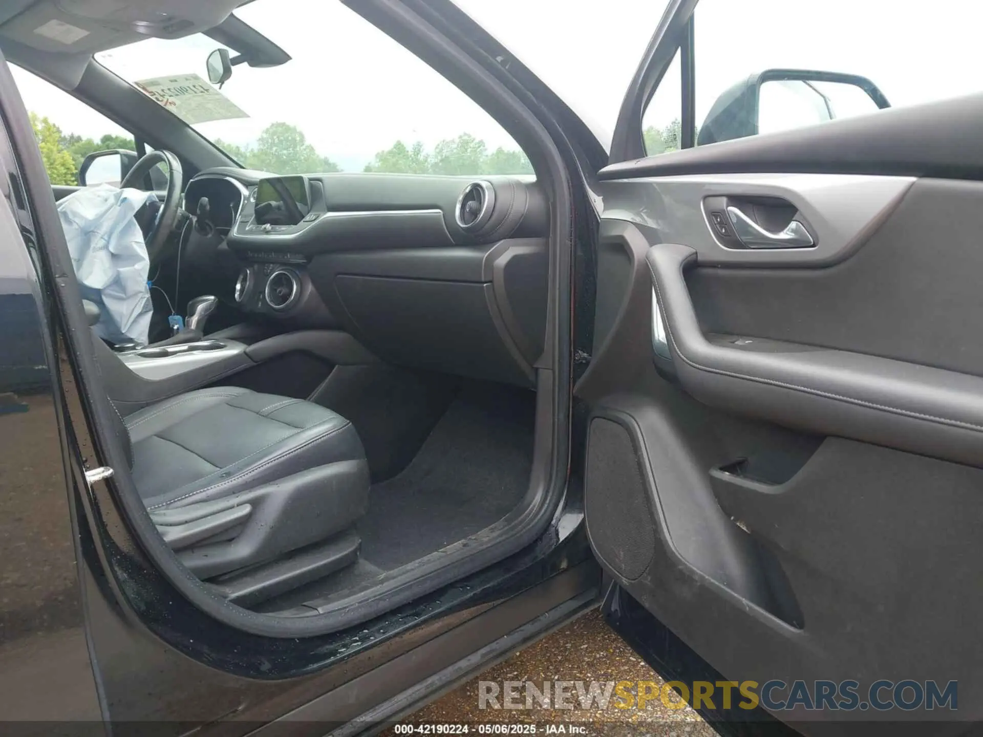 5 Photograph of a damaged car 3GNKBBRA4LS594607 CHEVROLET BLAZER 2020