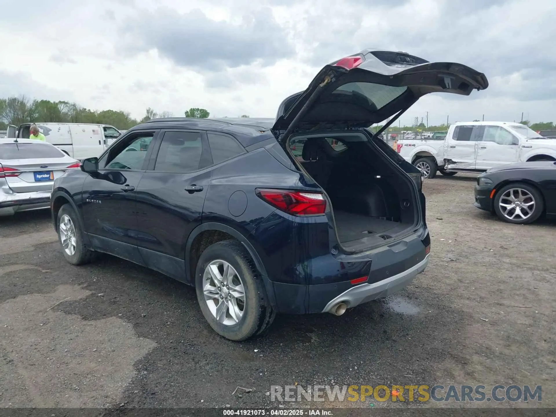 3 Photograph of a damaged car 3GNKBBRA4LS711327 CHEVROLET BLAZER 2020