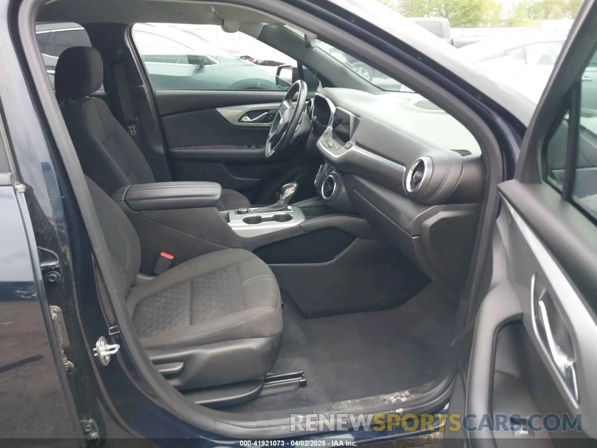 5 Photograph of a damaged car 3GNKBBRA4LS711327 CHEVROLET BLAZER 2020