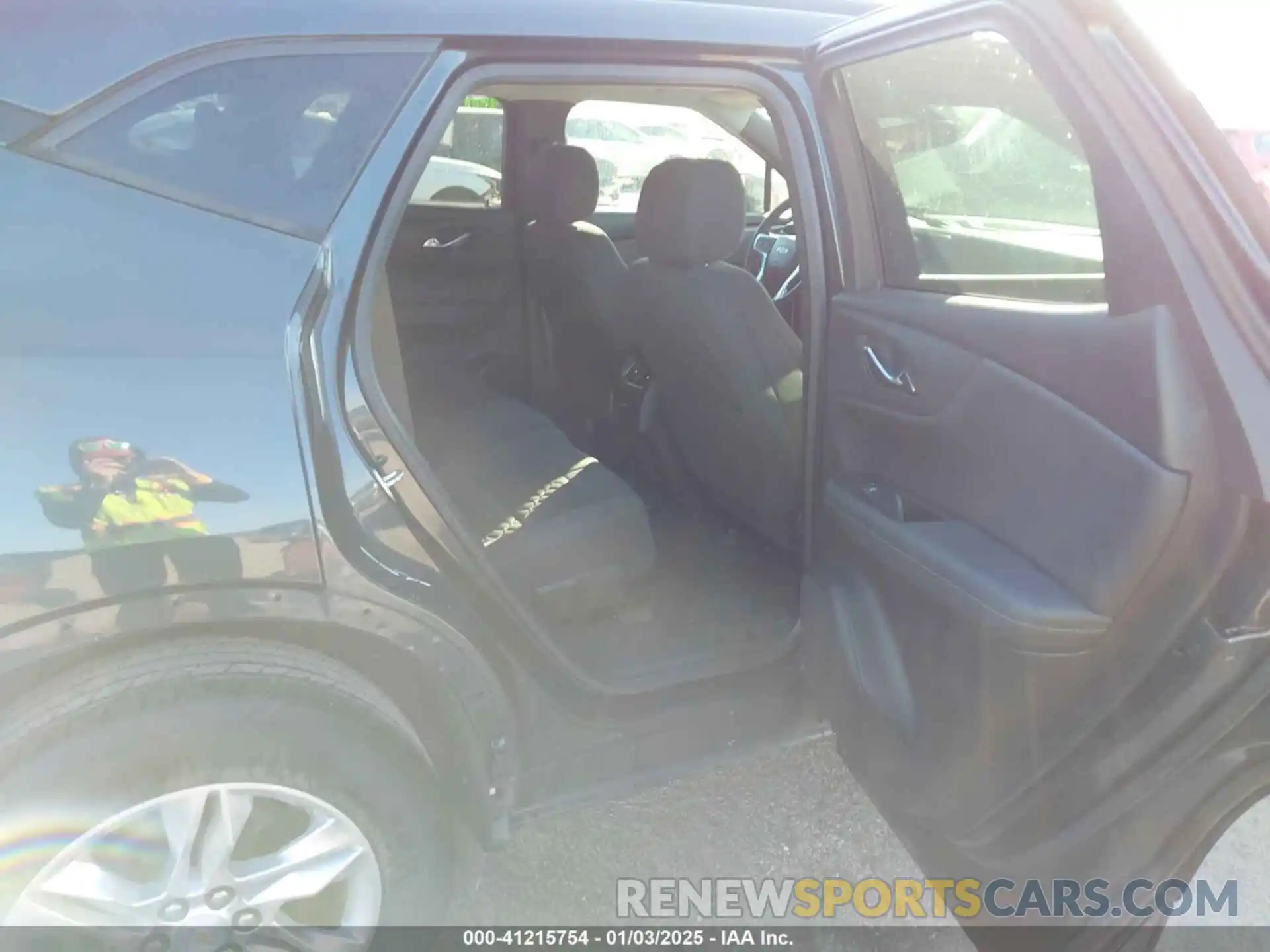 8 Photograph of a damaged car 3GNKBBRA5LS590050 CHEVROLET BLAZER 2020