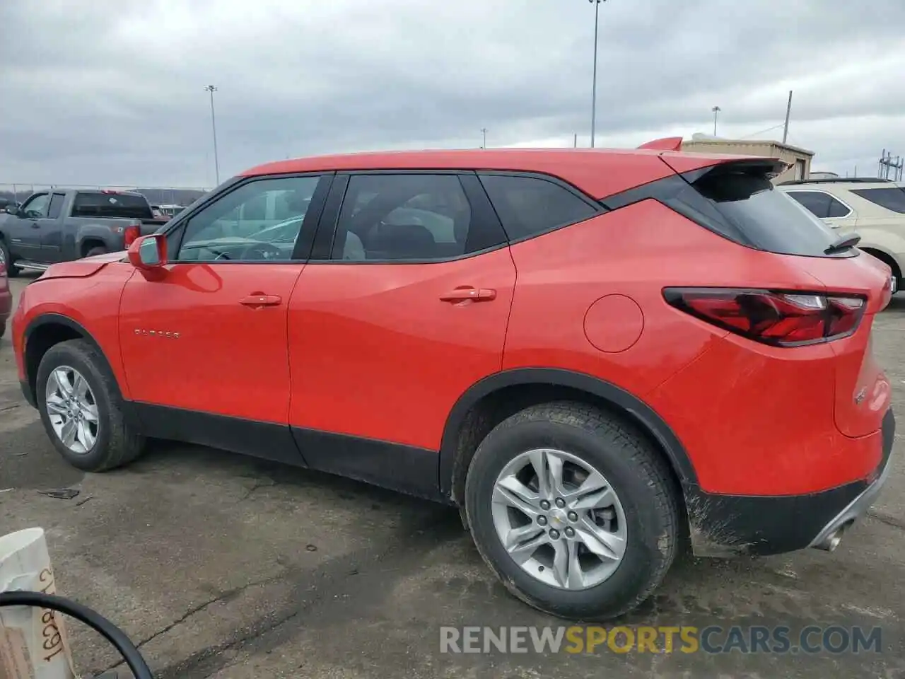 2 Photograph of a damaged car 3GNKBBRA5LS607042 CHEVROLET BLAZER 2020