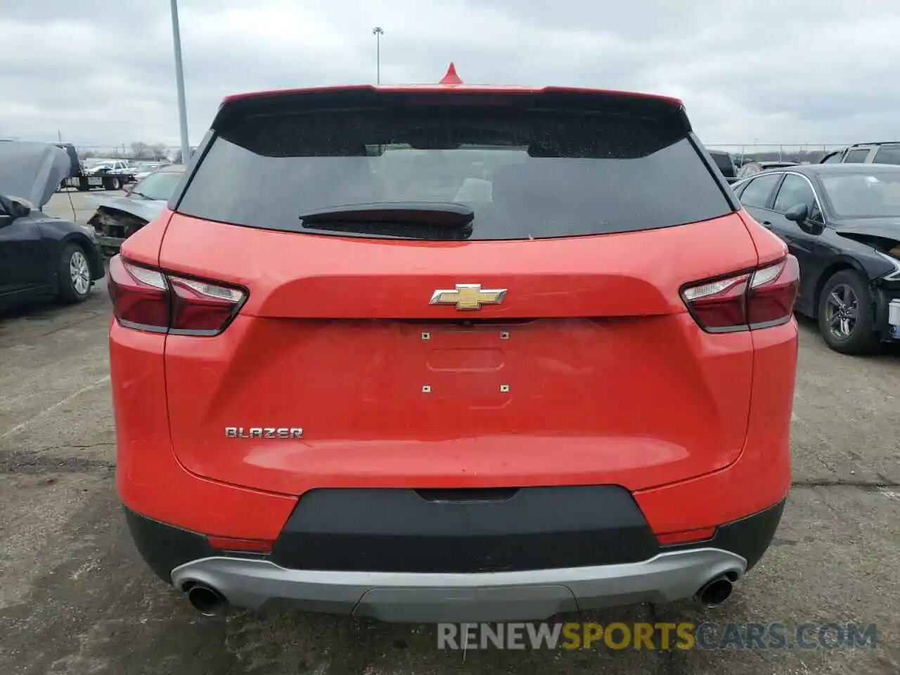 6 Photograph of a damaged car 3GNKBBRA5LS607042 CHEVROLET BLAZER 2020