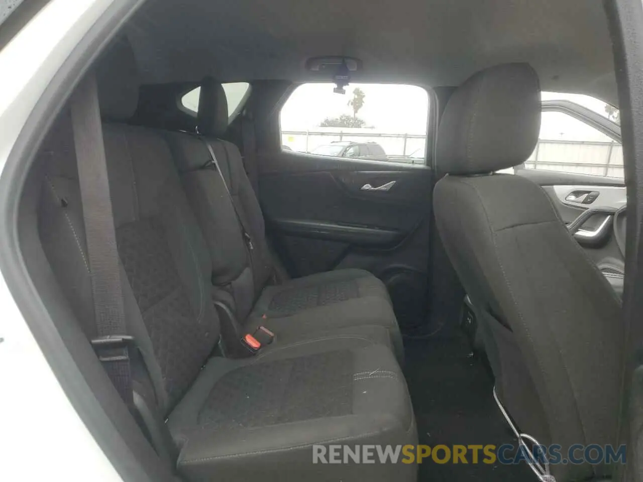 11 Photograph of a damaged car 3GNKBBRA5LS638257 CHEVROLET BLAZER 2020