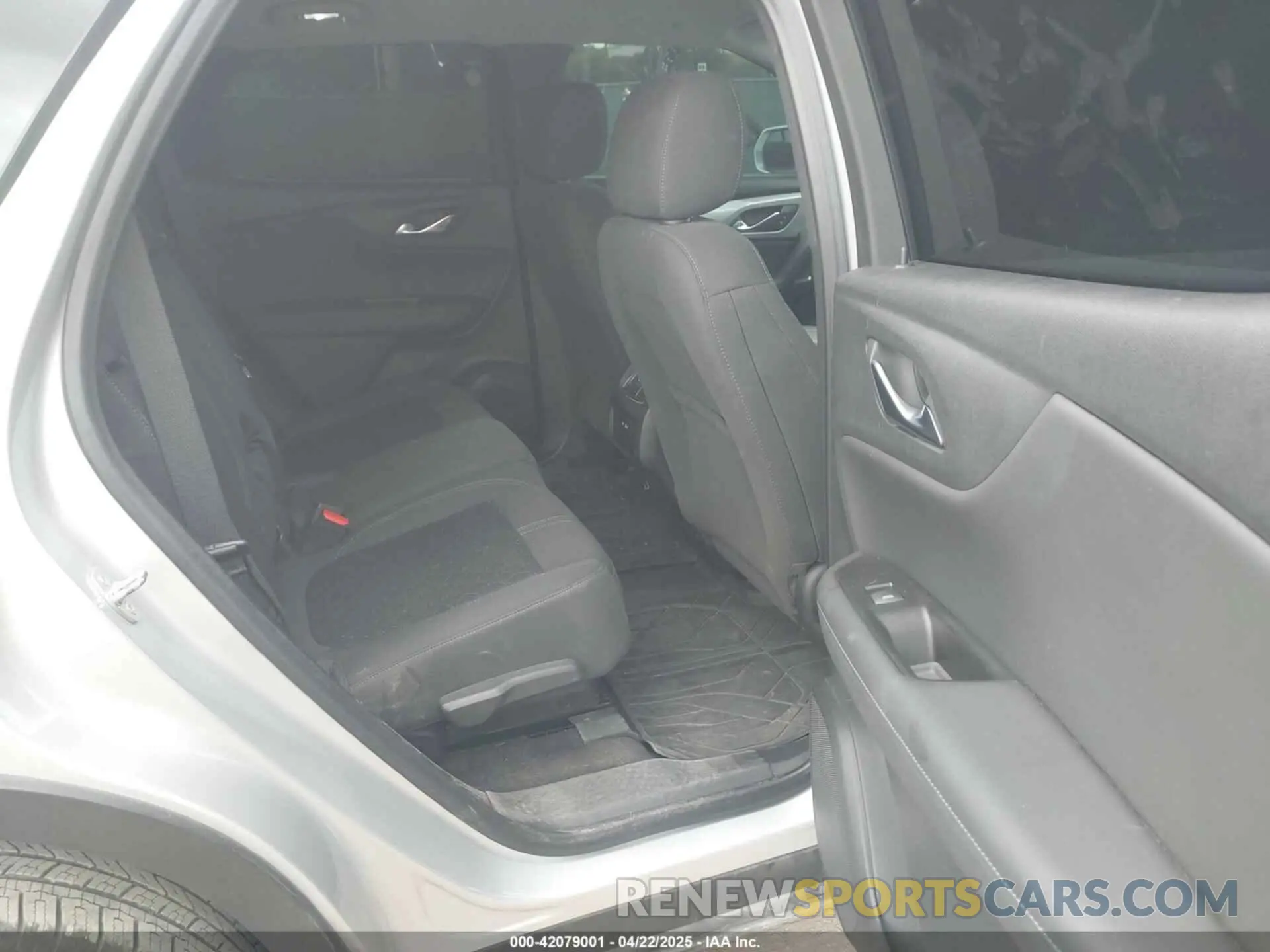 8 Photograph of a damaged car 3GNKBBRA6LS563522 CHEVROLET BLAZER 2020